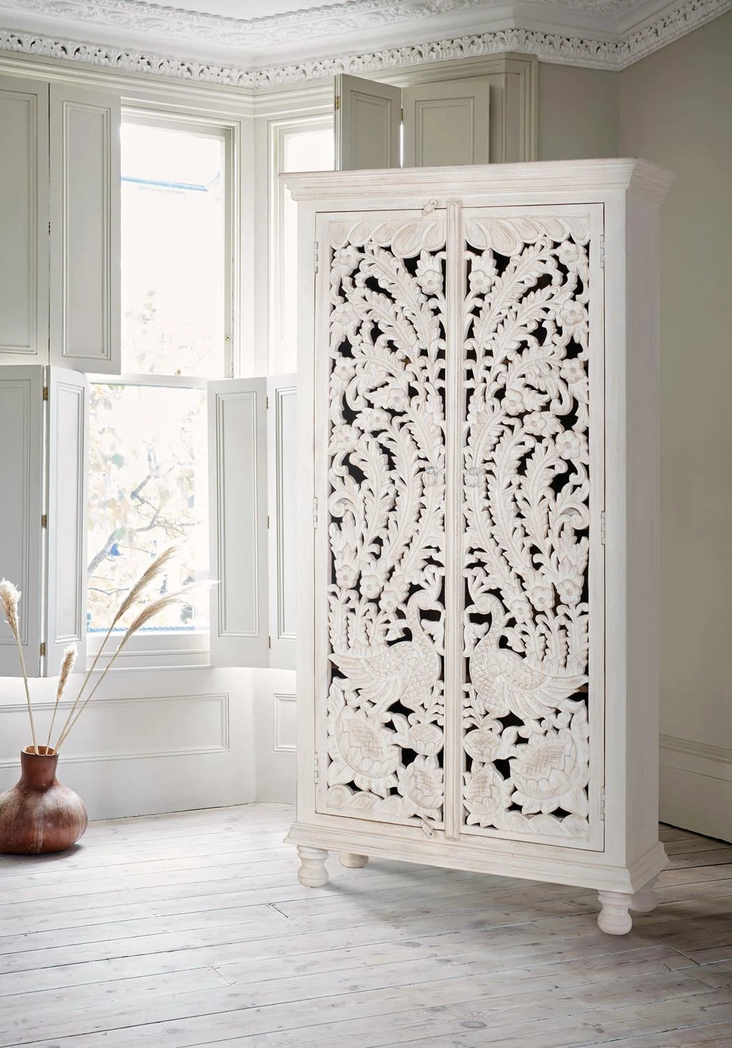 Giner and Colomer - Antique White Mango Wood Wardrobe With 2 Hand-Carved Doors