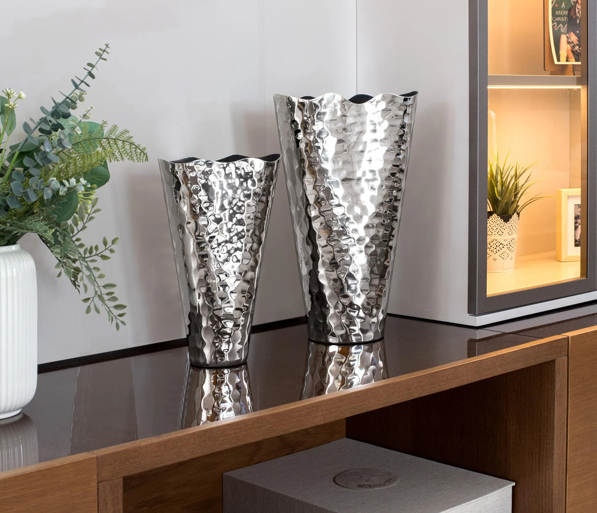 Giner and Colomer - Set Of 2 Glossy Aluminum Decorative Vases With Hammered Effect