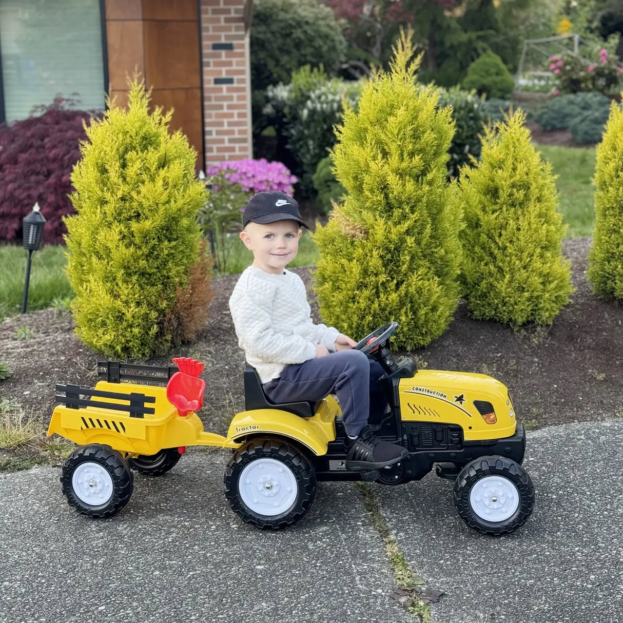 HOMCOM Kids Ride on Tractor with Back Trailer, Shovel & Rake, Horn, Four Wheels Tractor Toy for Child Toddler