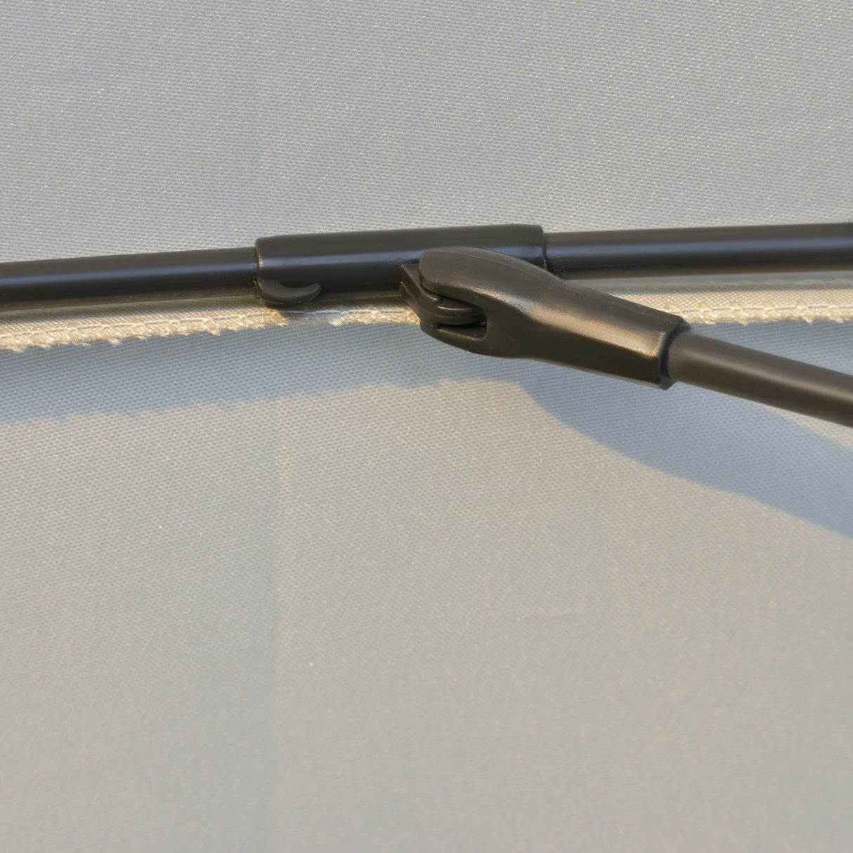 Outsunny 2.5m Shanghai Garden Parasol Umbrella with Crank & Tilt, Adjustable Outdoor Sun Shade, Off-White