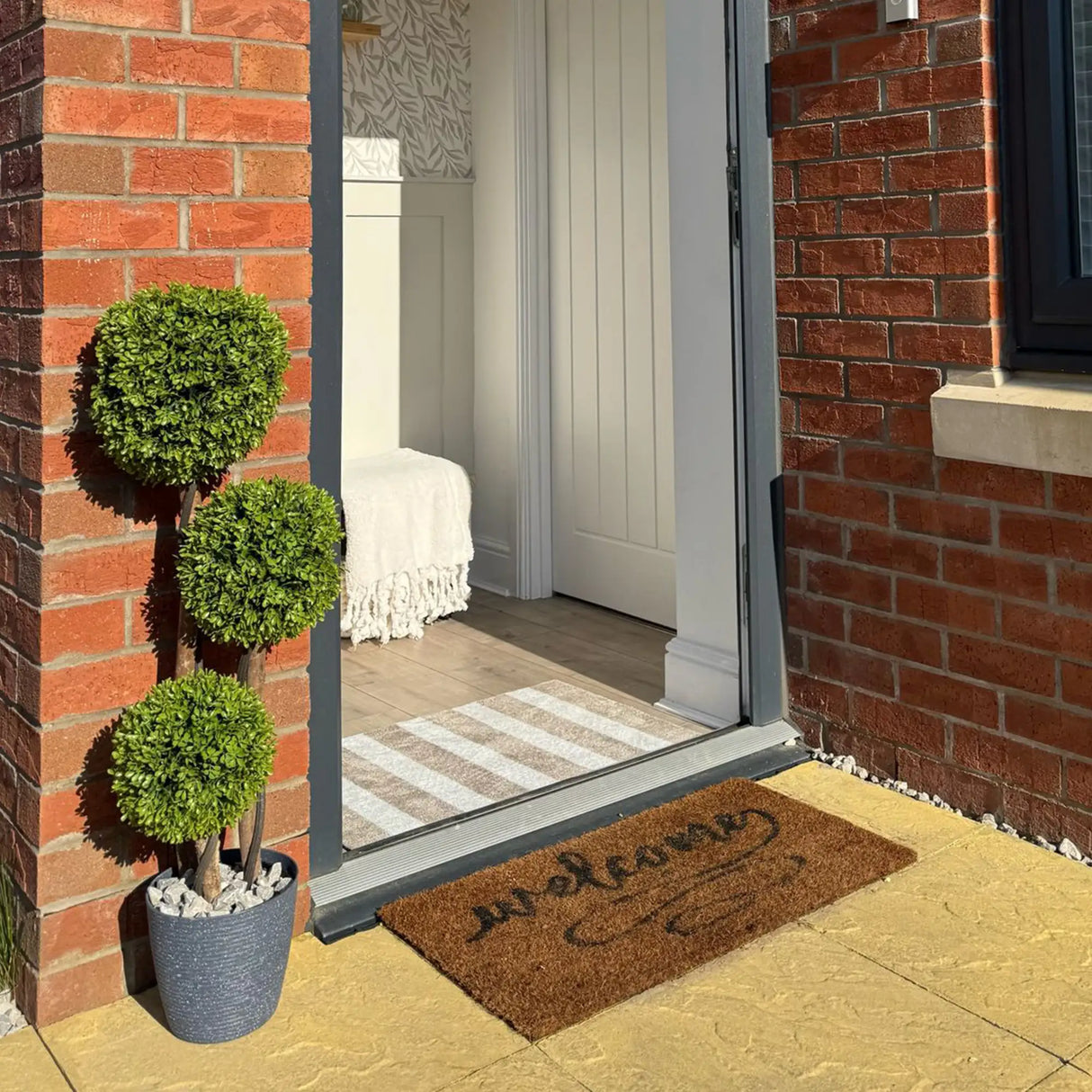 HOMCOM Decorative Artificial Trees Boxwood Ball Topiary Trees in Pot Fake Plants for Home Indoor Outdoor Decor, 90 cm