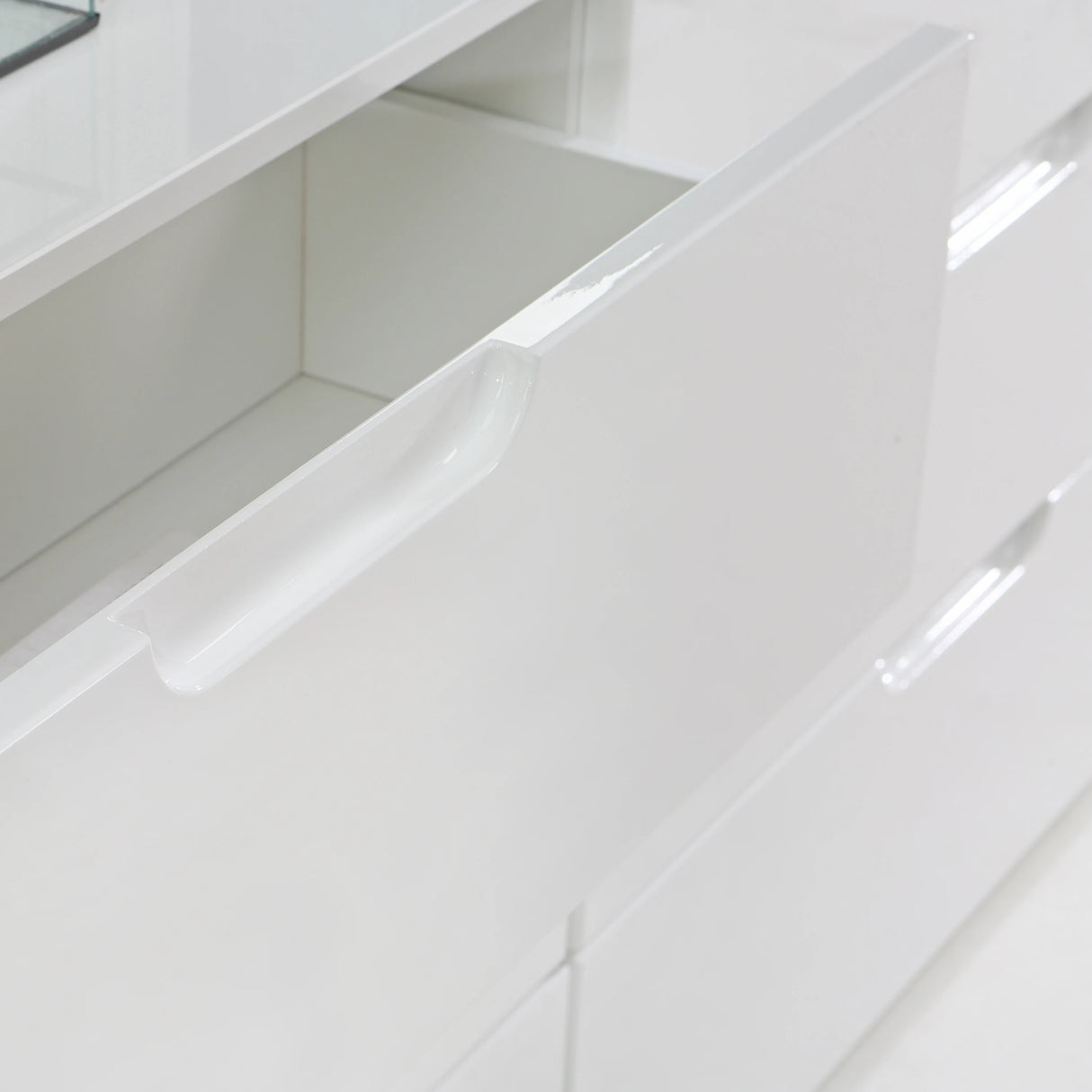 Sienna Abstract Chest of Drawers in White Gloss