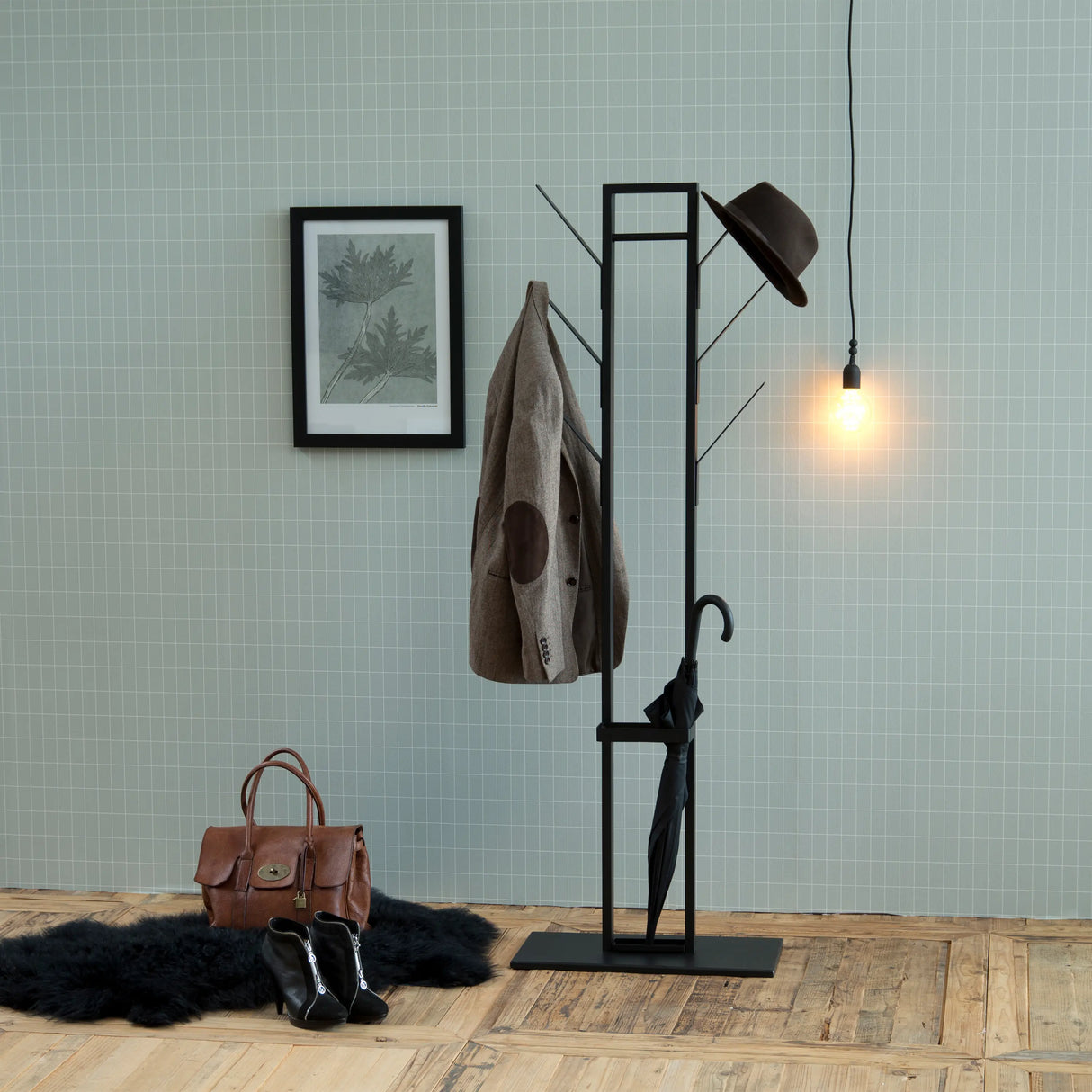 Vinson coat hanger, frame and base matt black powder coated steel, 56x28x165 cm