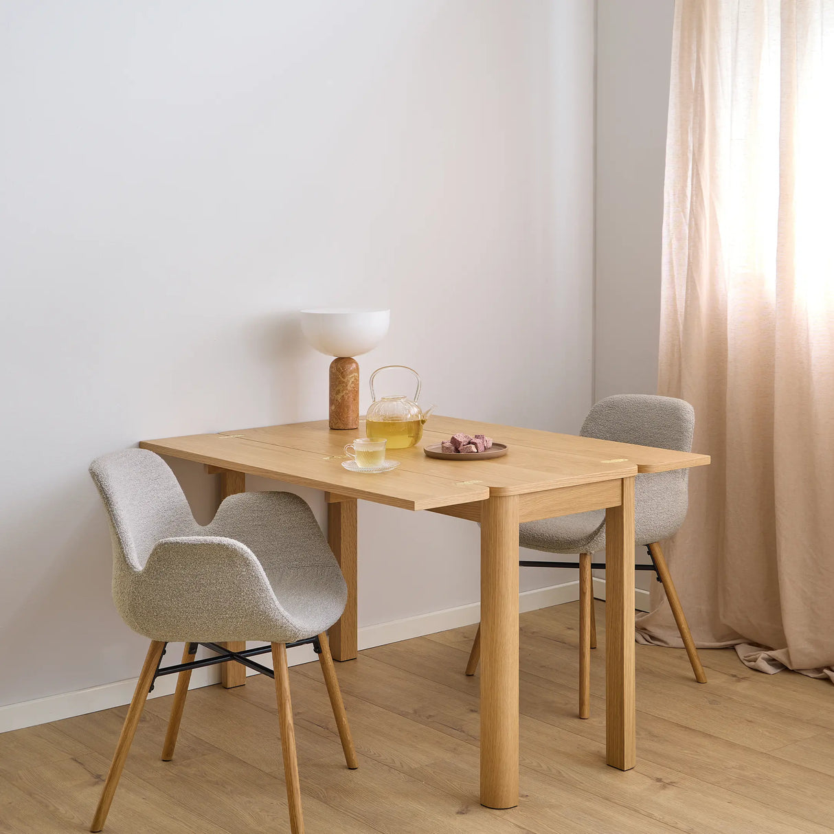 Southampton Extendable Rectangular dining table in Matt Oak 45-90cm