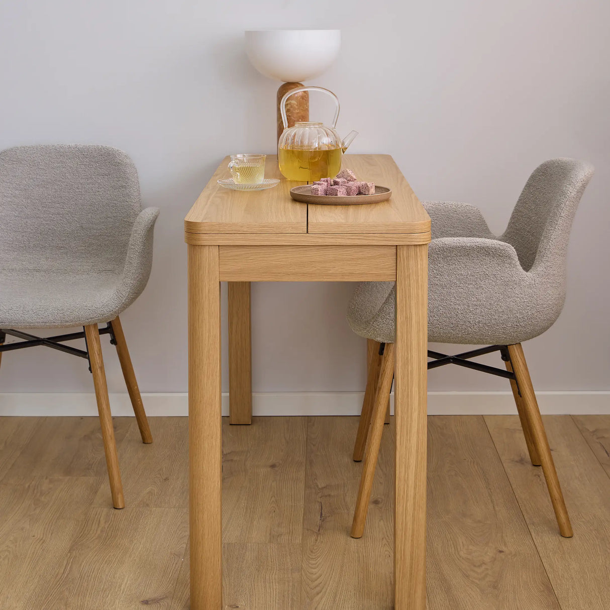 Southampton Extendable Rectangular dining table in Matt Oak 45-90cm