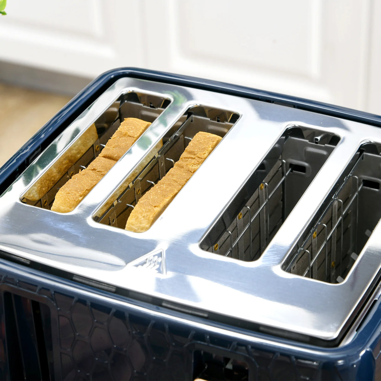 HOMCOM Kettle and Toaster Set, 1.7L 3000W Fast Boil Jug Kettle with Auto Shut Off, 4 Slice Toaster with 7 Level Browning Controls & Crumb Tray, UK Otter Thermostat, Blue