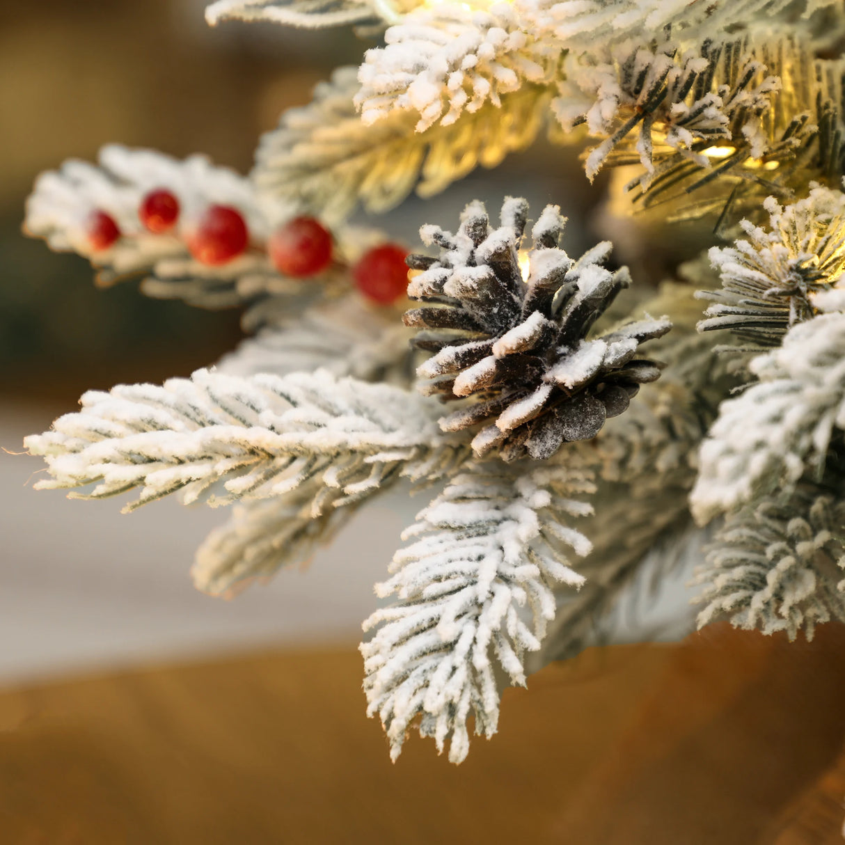 HOMCOM 60 cm Prelit Small Christmas Tree with 35 LED Lights, Snow Flocked Tabletop Mini Xmas Tree with Pine Cones, Berry Clusters and Linen Cover Base, Battery Operated, Green