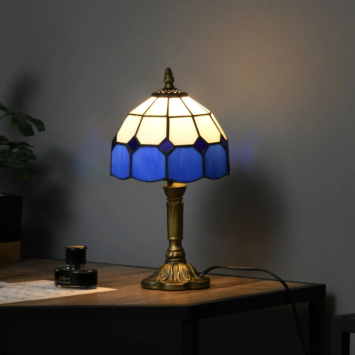 HOMCOM Handmade Stained Glass Table Lamp, Antique Bedside Lamp for Bedroom, Living room, Home, Nightstand, Decorative Night Light, Blue