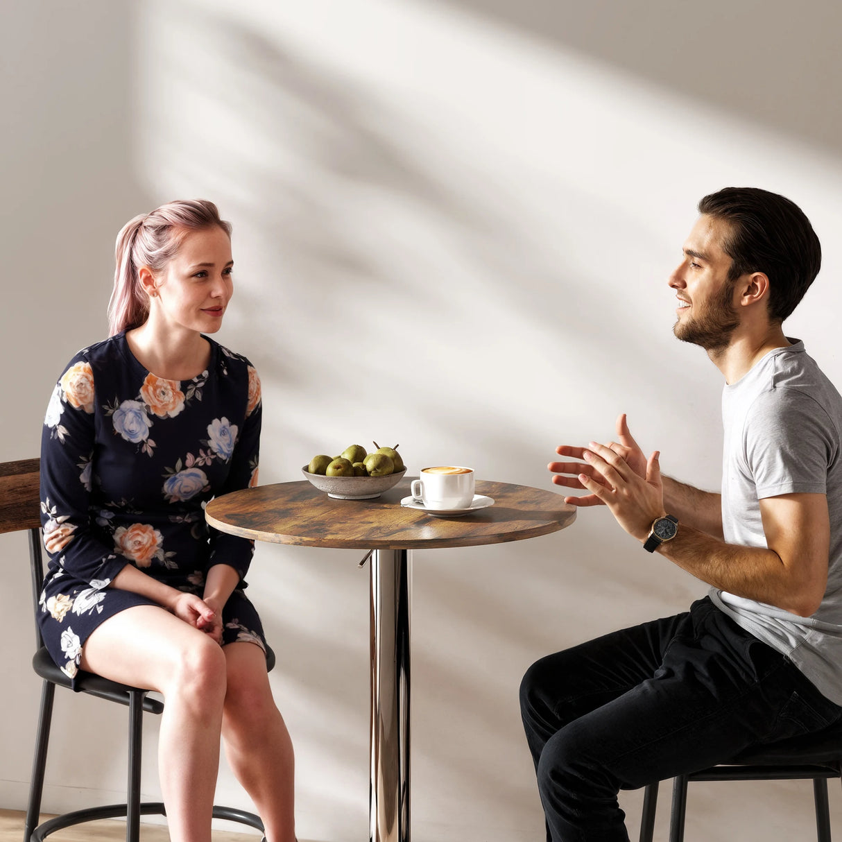 HOMCOM Round Bar Table, 360 Degree Swivel Counter Pub Table with Adjustable Height, for Kitchen, Cafe, Rustic Brown