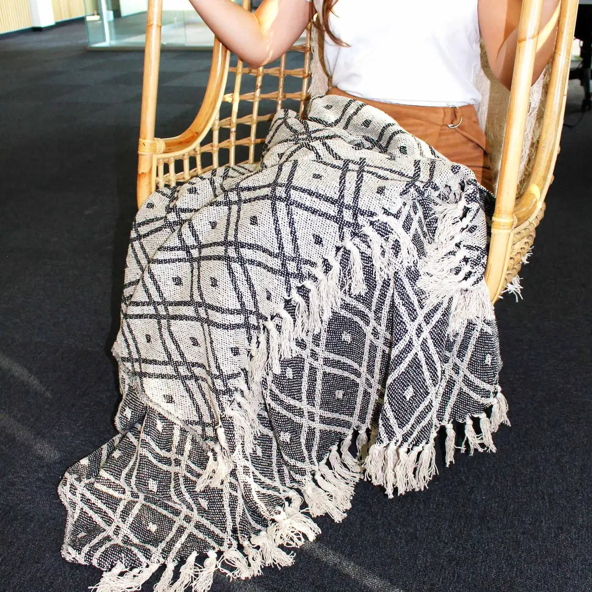 Boho Comfort Throws - 125x150cm - Black & Biege Regency