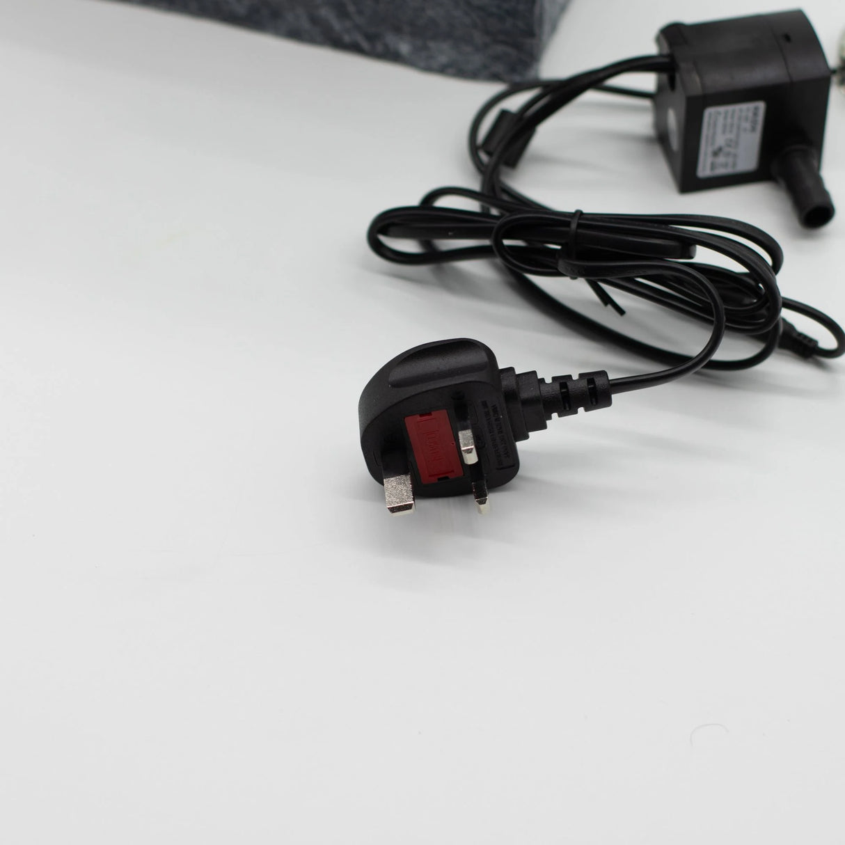 Grand Water Feature - 24x22x48cm - Colour Changing Crystal Ball in Rock