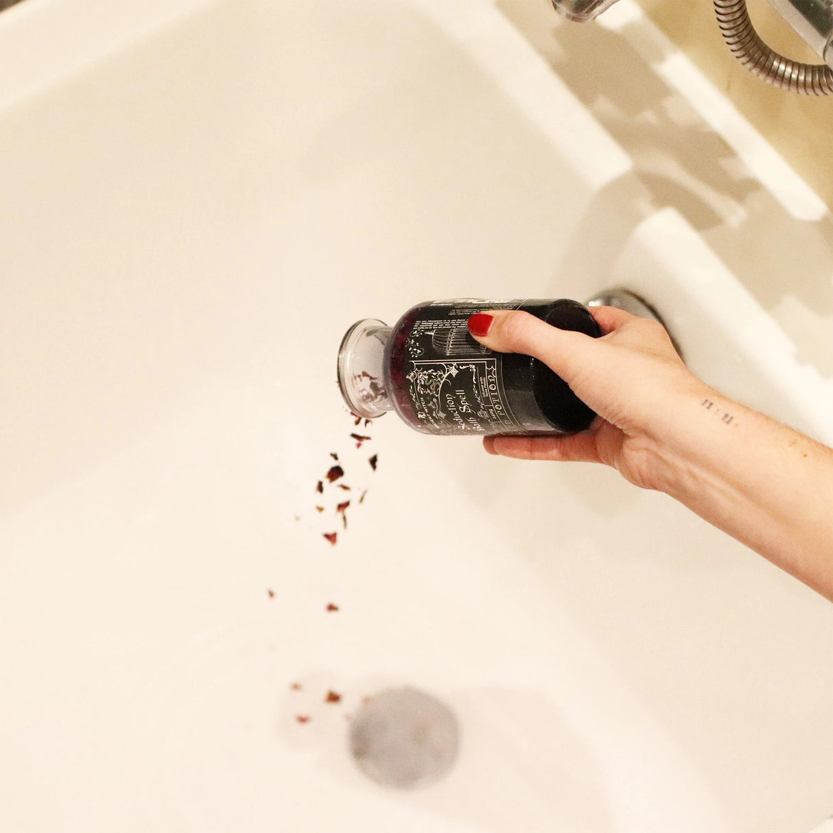 Ancient Witch Bath Spell Potion & Amethyst Crystal Amulet - Seduction