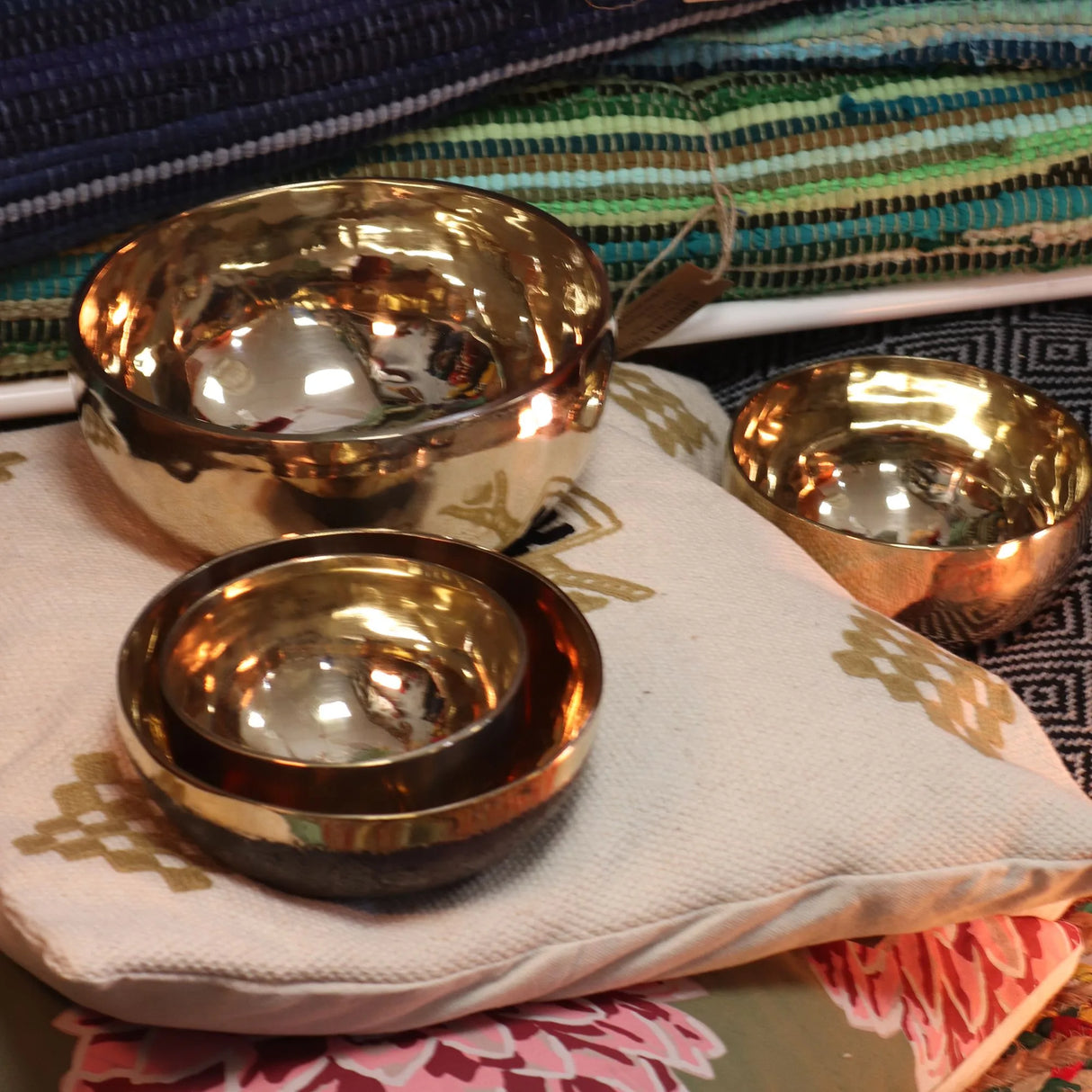 Extra Large Shining Bell-Metal Handmade Singing Bowl (approx 1500g) - 21cm