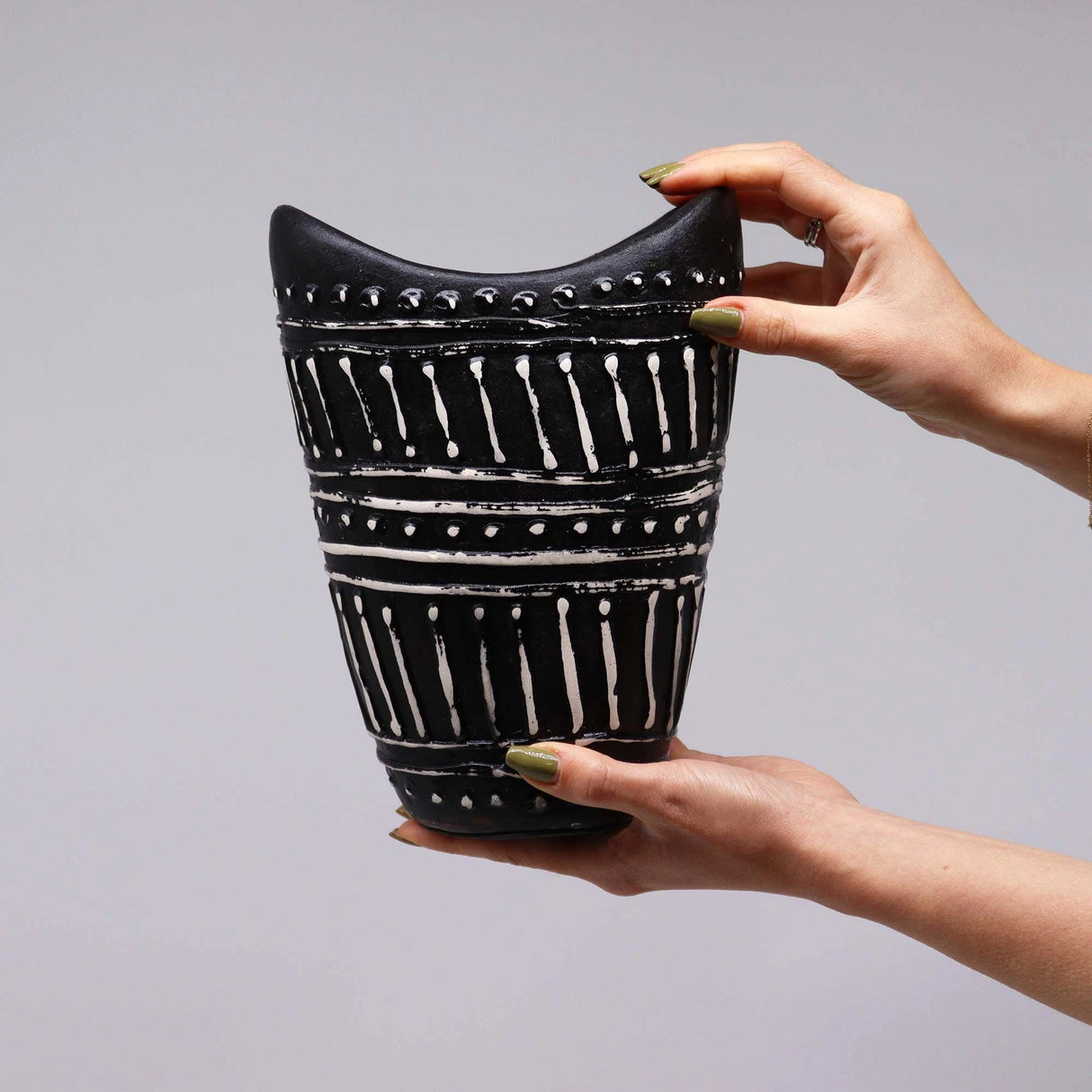 Swirls Shaped Vase - Chocolate