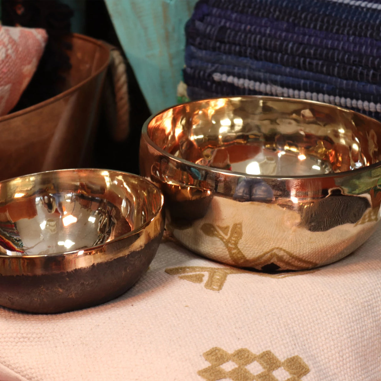 Small Shining Bell-Metal Handmade Singing Bowl (approx 550g) -13cm