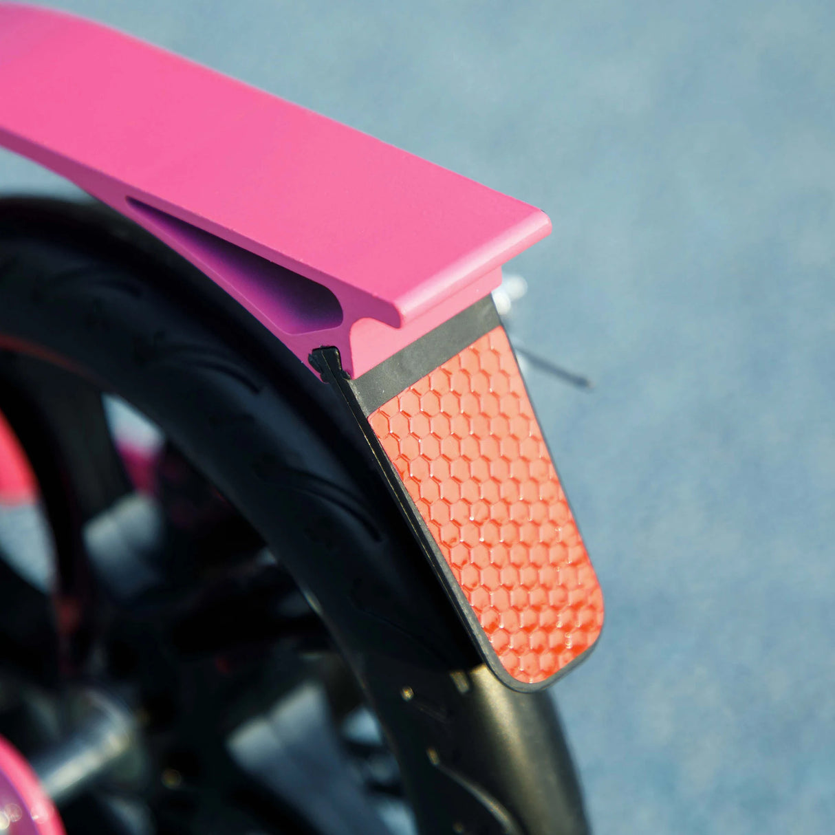 AIYAPLAY Kids Scooter with Four-Level Adjustable Handlebar, Dual Brake System, 200mm Wheels, ABEC-7 Bearings, Pink