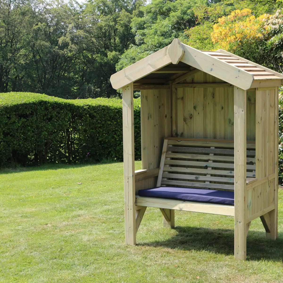 COTTAGE ARBOUR FULLY ENCLOSED SITS 2