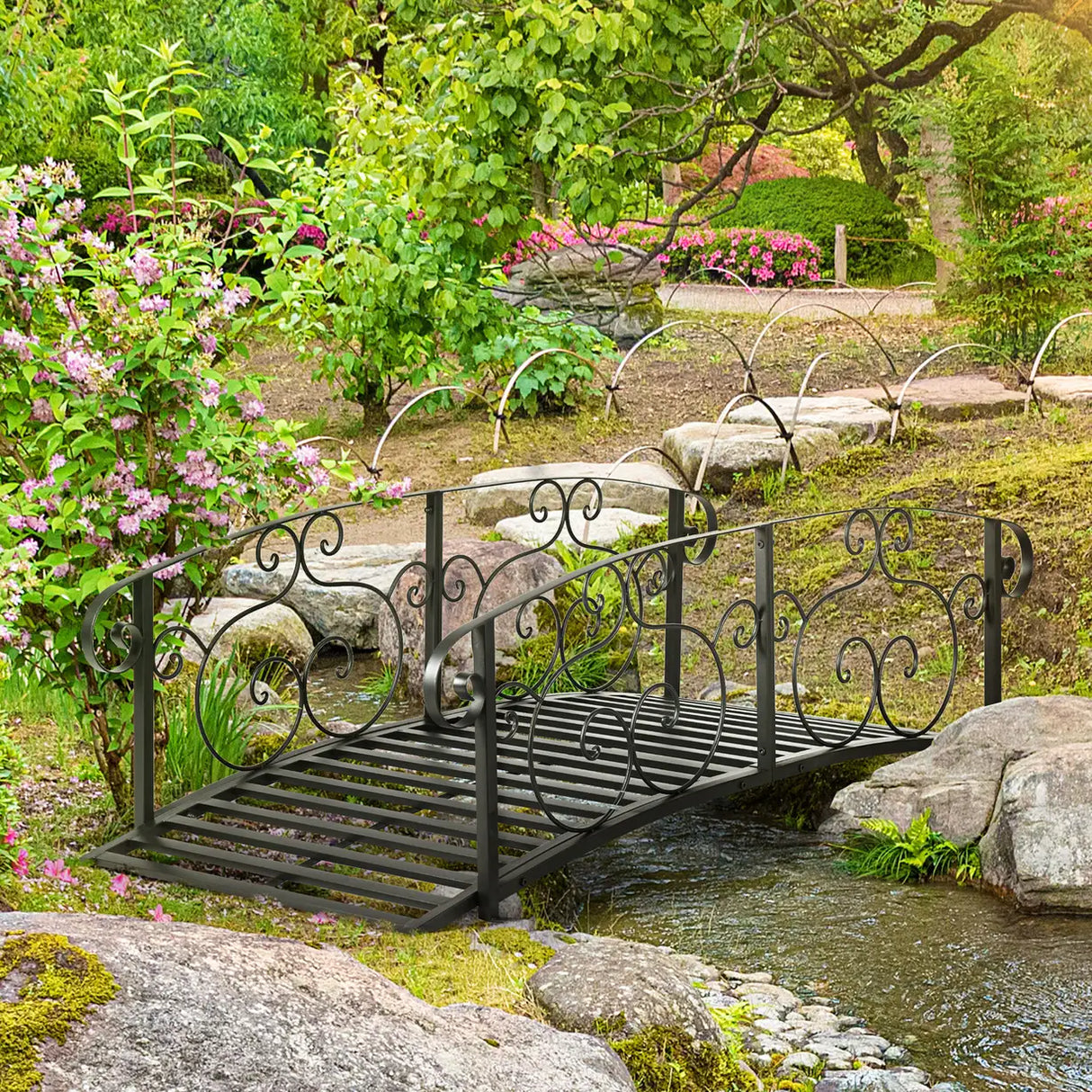 Outsunny 184cm Metal Arch Garden Garden Bridge, Safety Siderails, Arc Footbridge for Garden Creek, Stream, Pond, Black