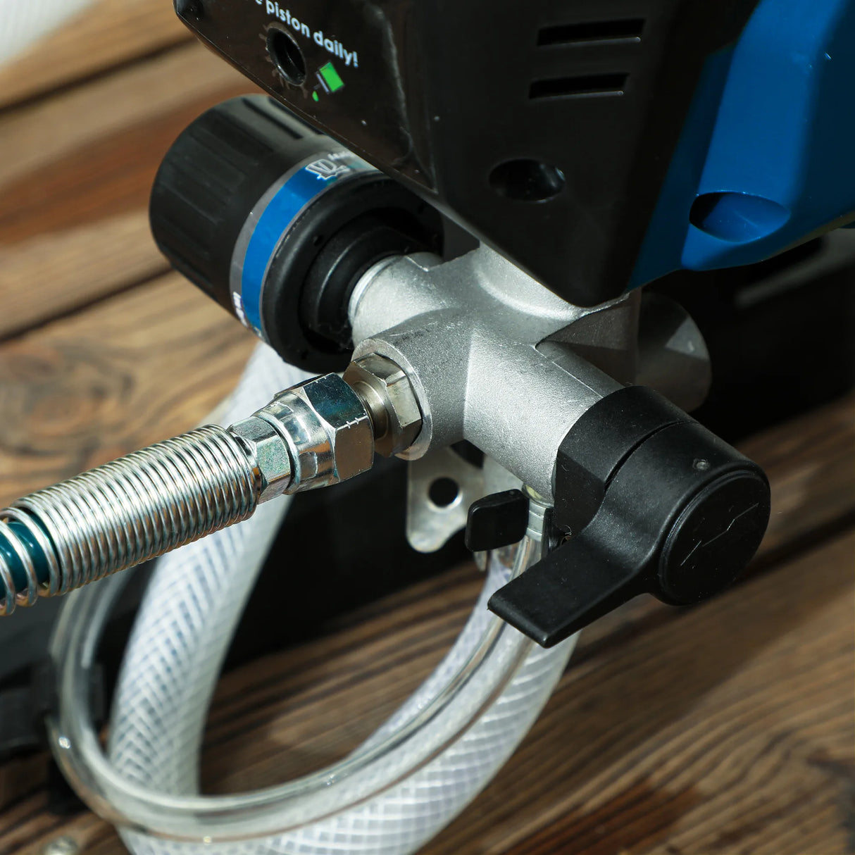 HOMCOM Airless Paint Sprayer, Thinning-Free, Electric Fence Paint Sprayer for Exterior and Interior DIY Painting Projects, Wall Spray Gun Machine, Household Use, 1.5L/min, 200Bar, 7.5m Hose Dark Blue