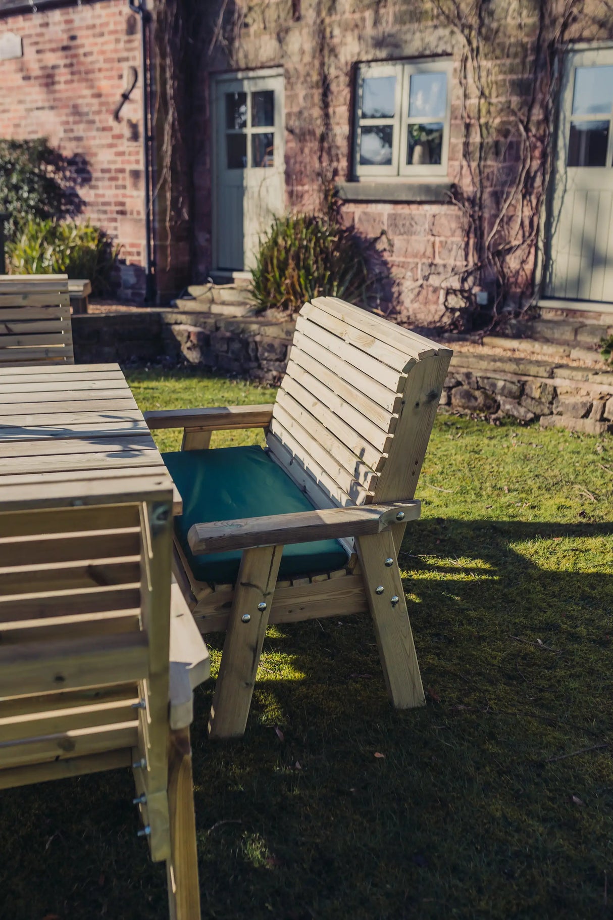 ERGO 8 SEATER SQUARE SET 4XC 2XB