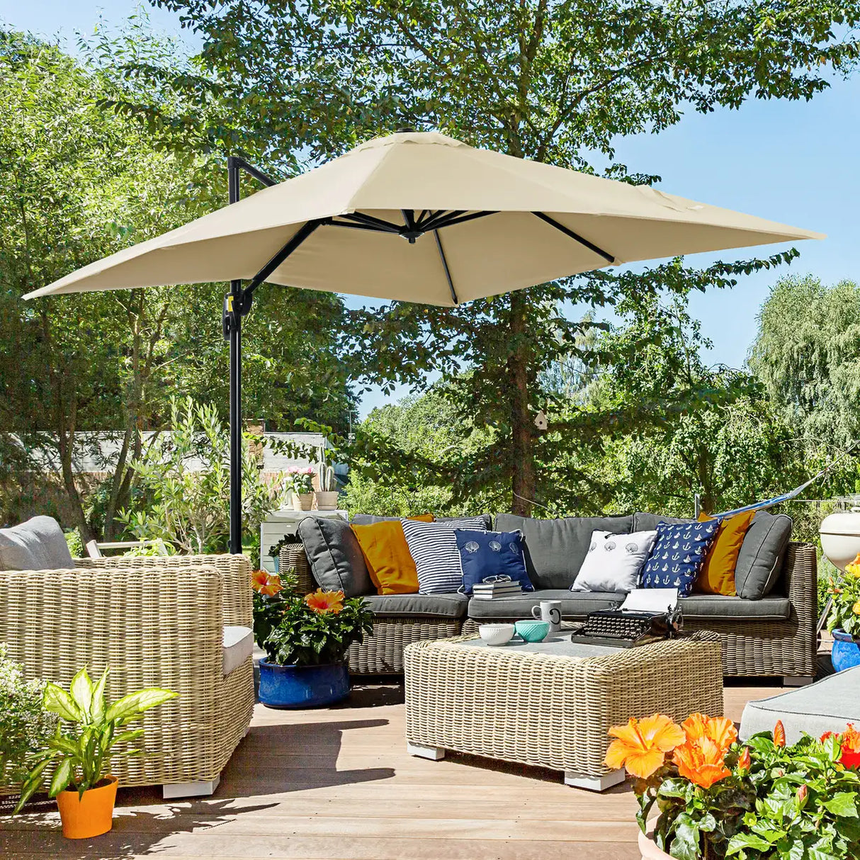 Outsunny 2.5 x 2.5m Patio Offset Parasol Umbrella Cantilever Hanging Aluminium Sun Shade Canopy Shelter 360 Rotation with Crank Handle and Cross Base, Cream White