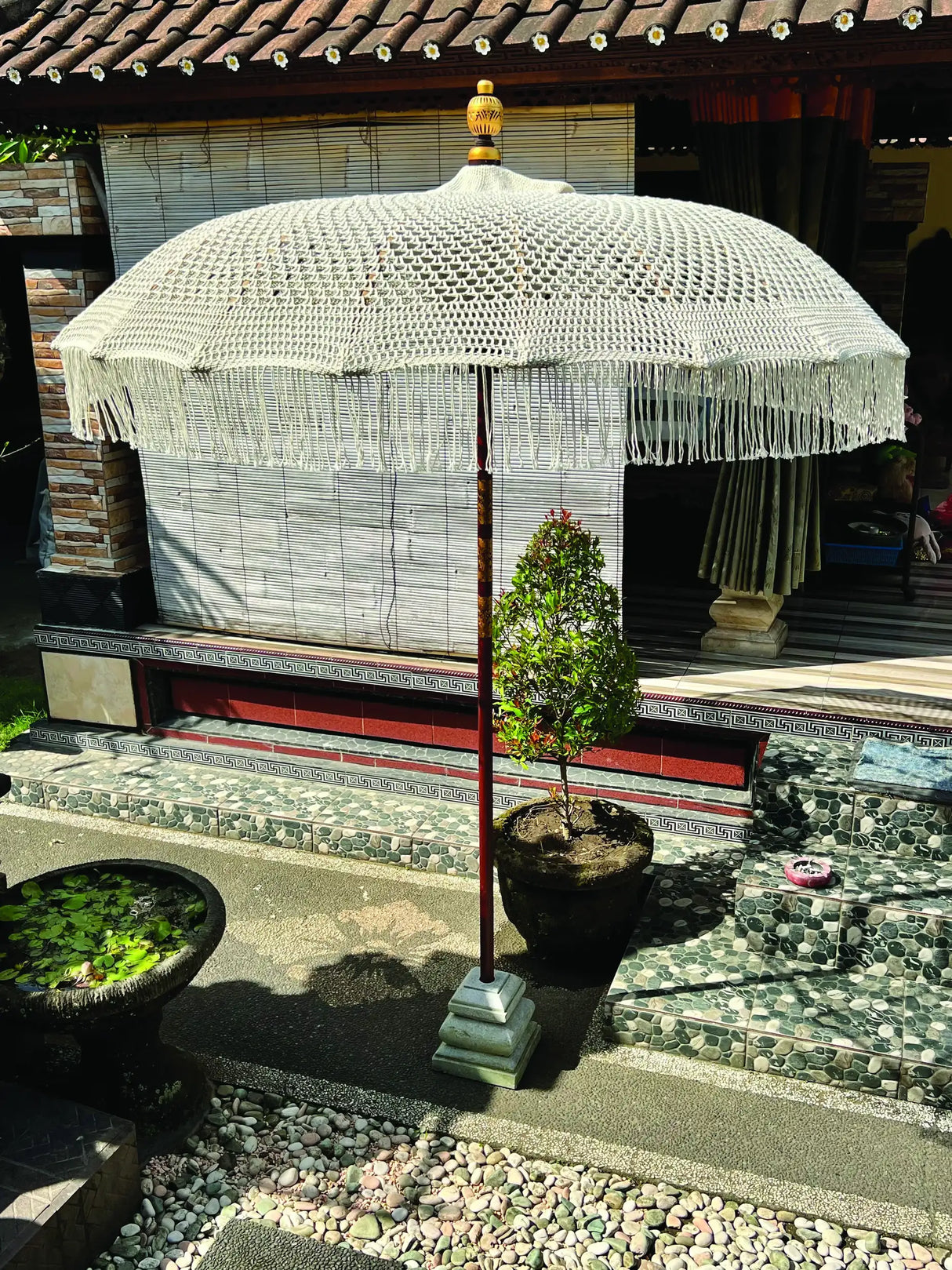 BALI WHITE MACRAM SUN PARASOL 2M (with screw pole fitting)