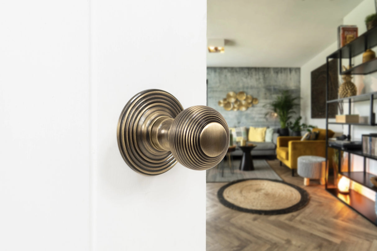 Old English Ripon Solid Brass Reeded Mortice Knob on Concealed Fix Rose - Antique Brass - Set