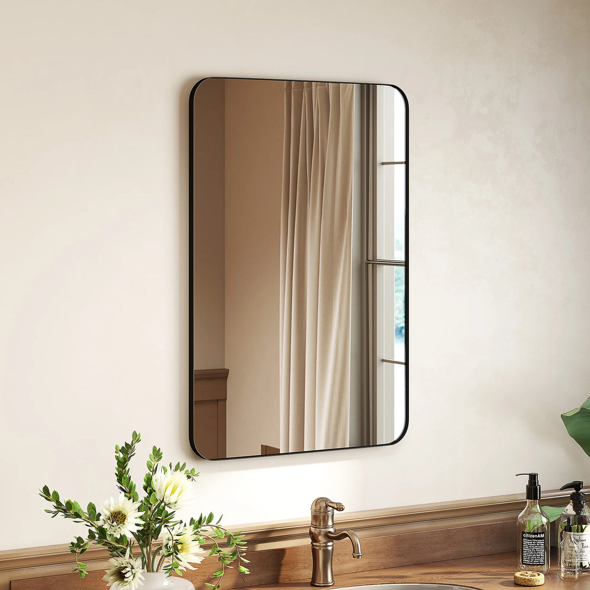 HOMCOM 90 x 60cm Curved Bathroom Mirror - Black