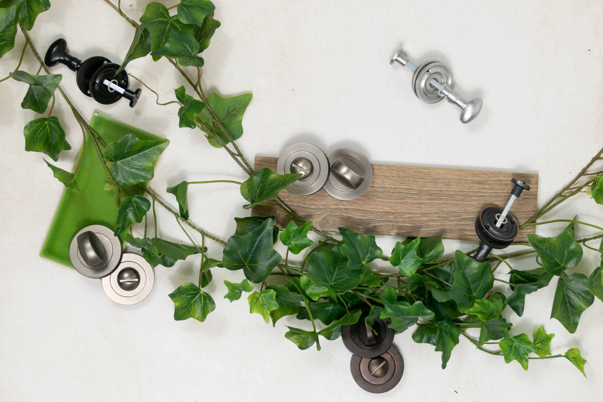 Old English Solid Brass Oval WC Turn and Release - Polished Brass - Each