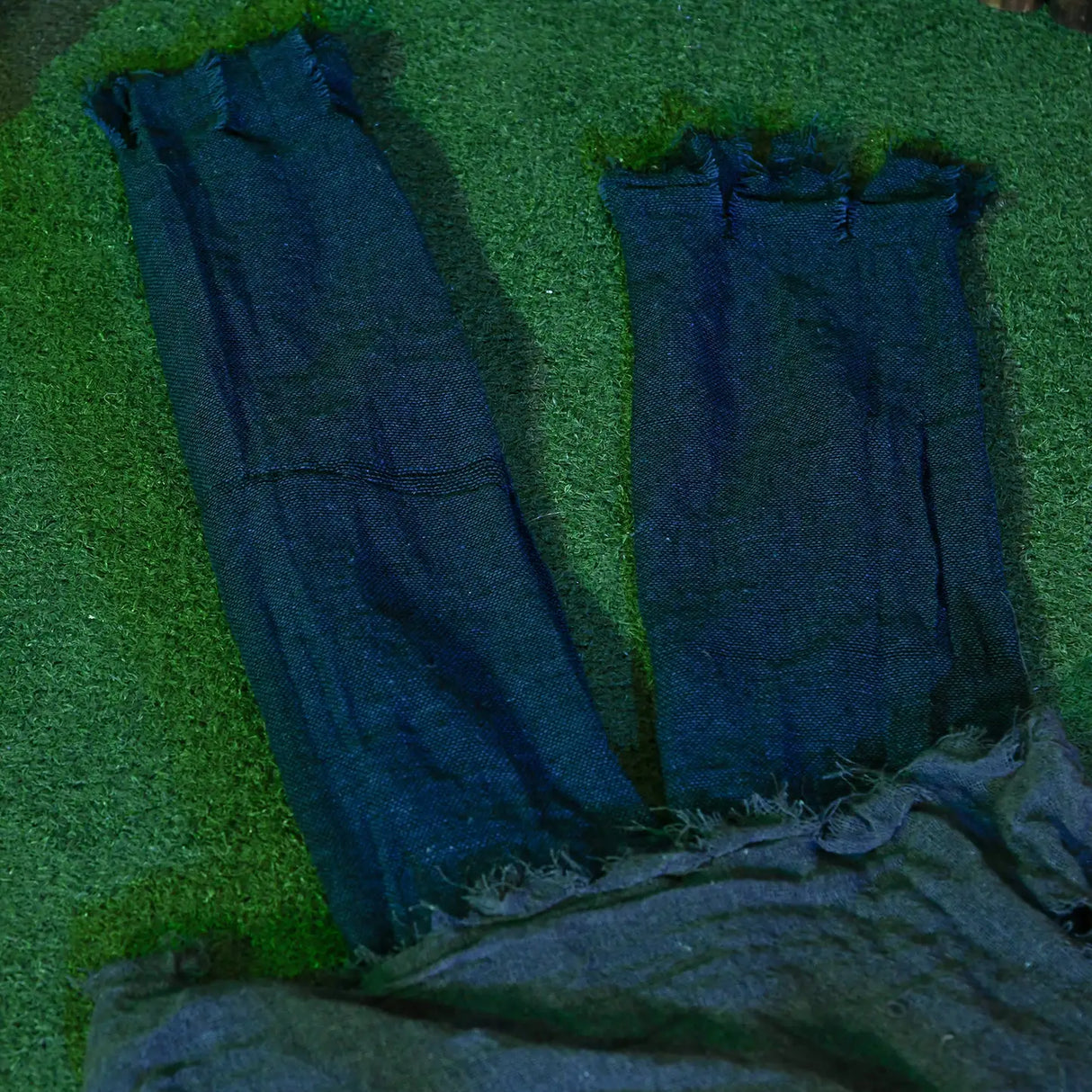 HOMCOM 5.2ft Life Size Outdoor Halloween Decoration Crawling Zombie, Animated Prop Decor with Sound and Motion Activated, Light Up Eyes, Howling Sound, Posable Arms