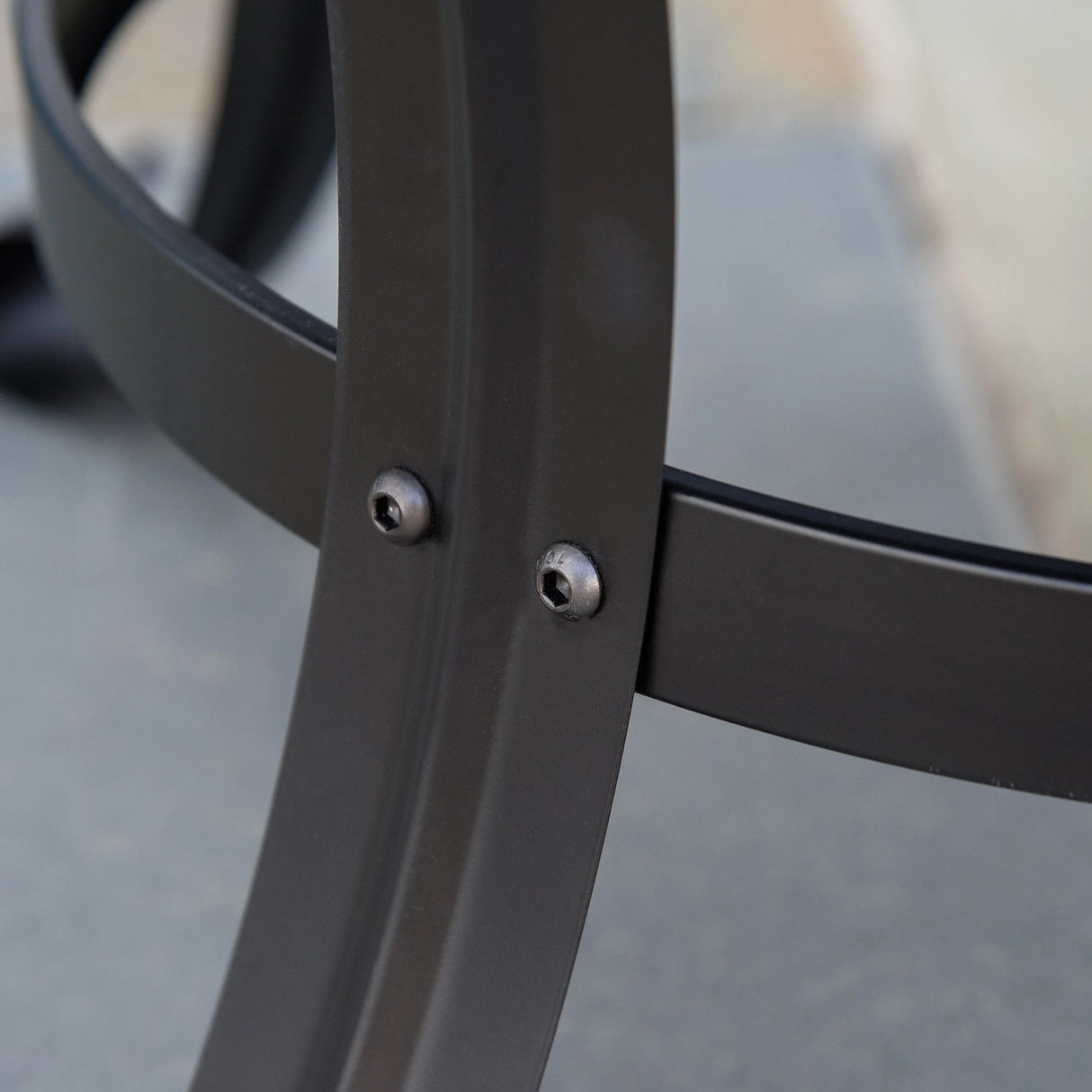 Outsunny Outdoor Fire Pit, Firepit with Mesh Lid, Poker, for Camping, Bonfire, Picnic, Black