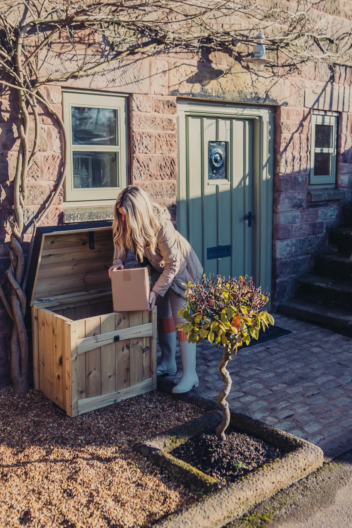 PARCEL BOX
