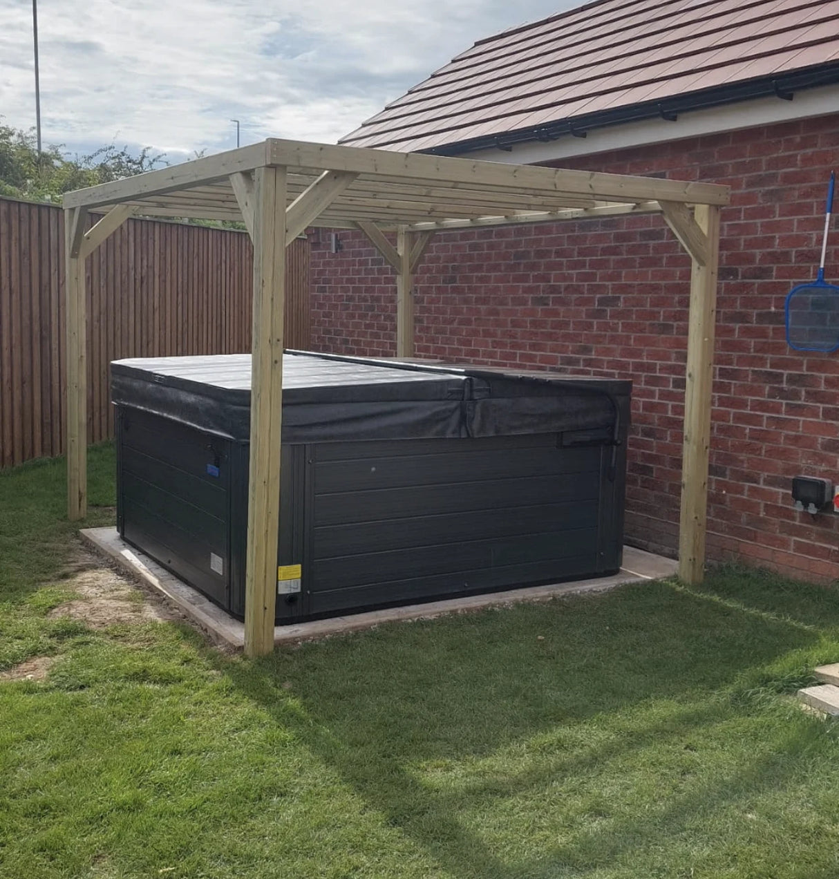 PERGOLA 3M X 2.4M