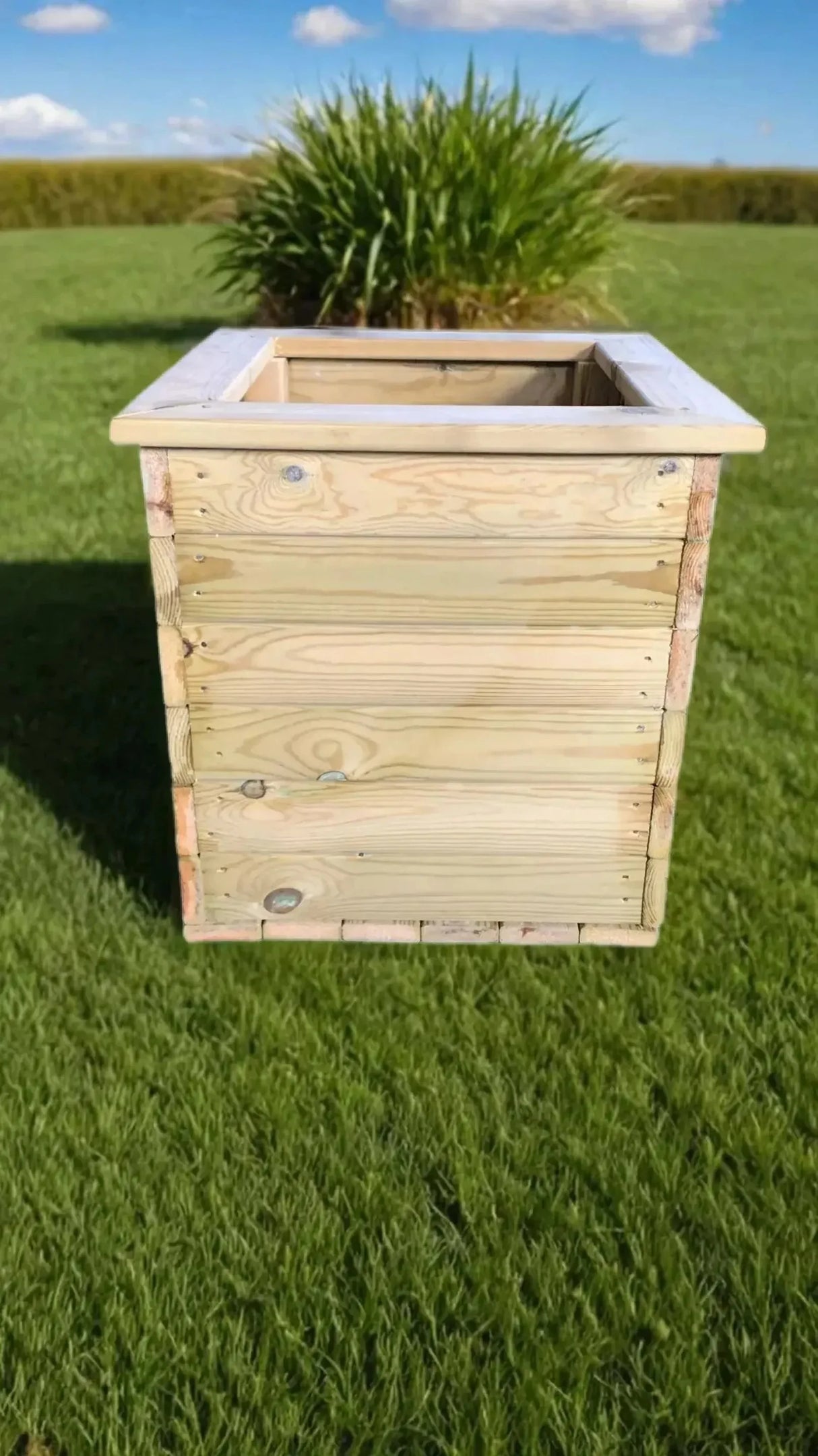 DELUXE SQUARE PLANTER 47X47X46