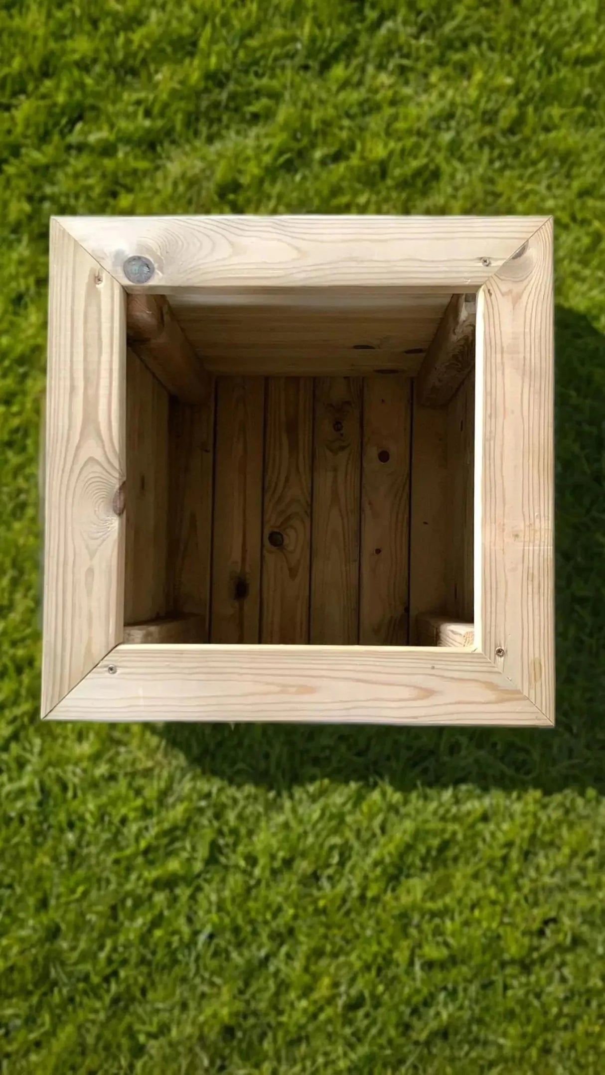 DELUXE SQUARE PLANTER 47X47X46
