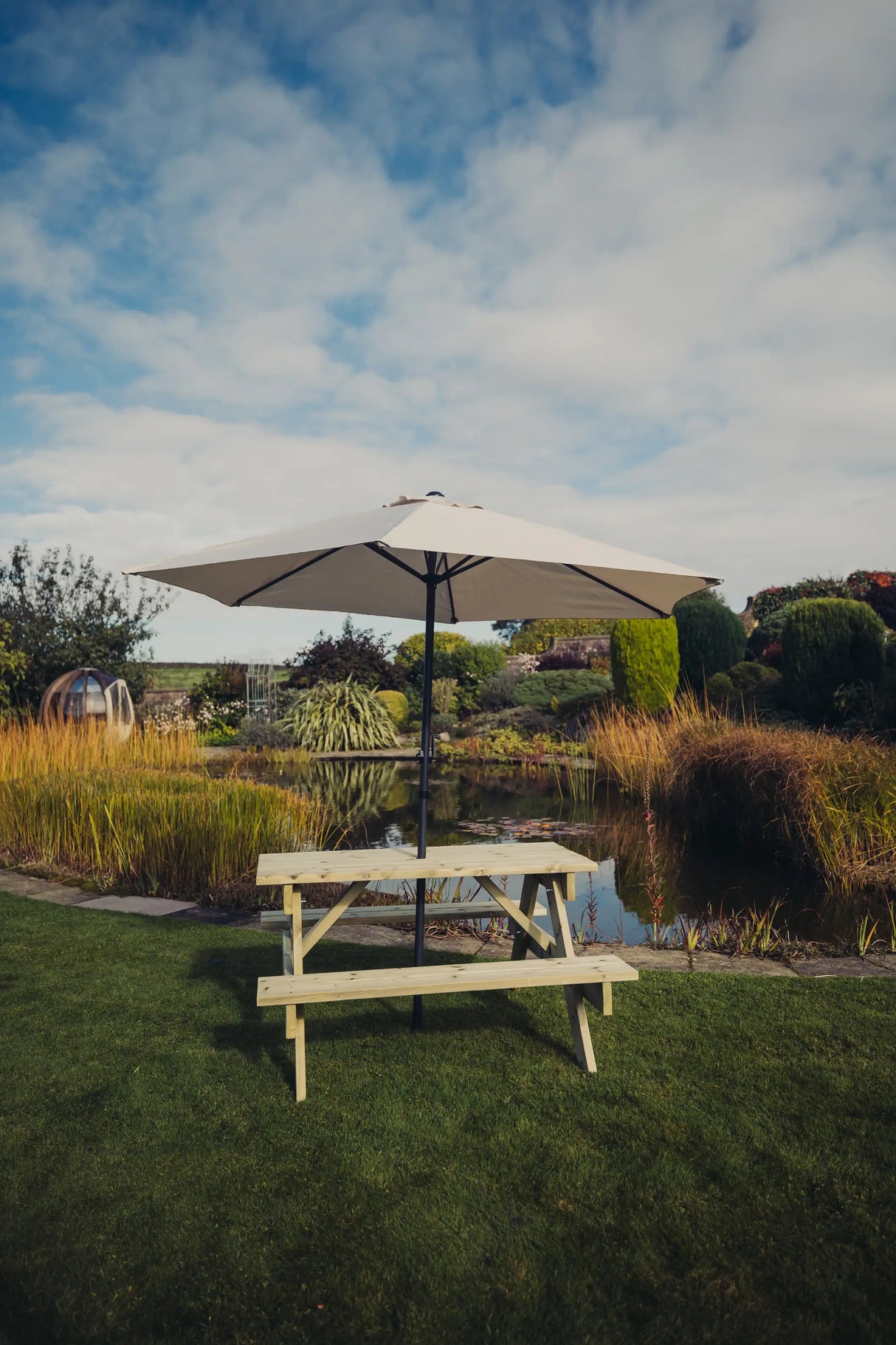 TRADITIONAL PICNIC TABLE 1395MM LONG