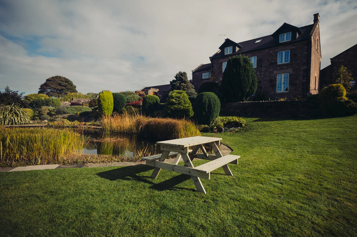 TRADITIONAL PICNIC TABLE 1395MM LONG