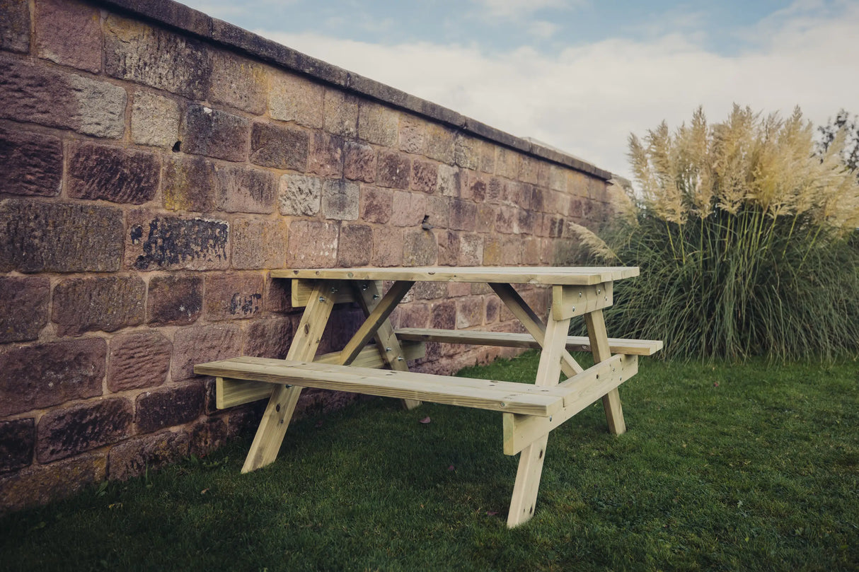 TRADITIONAL PICNIC TABLE 1395MM LONG