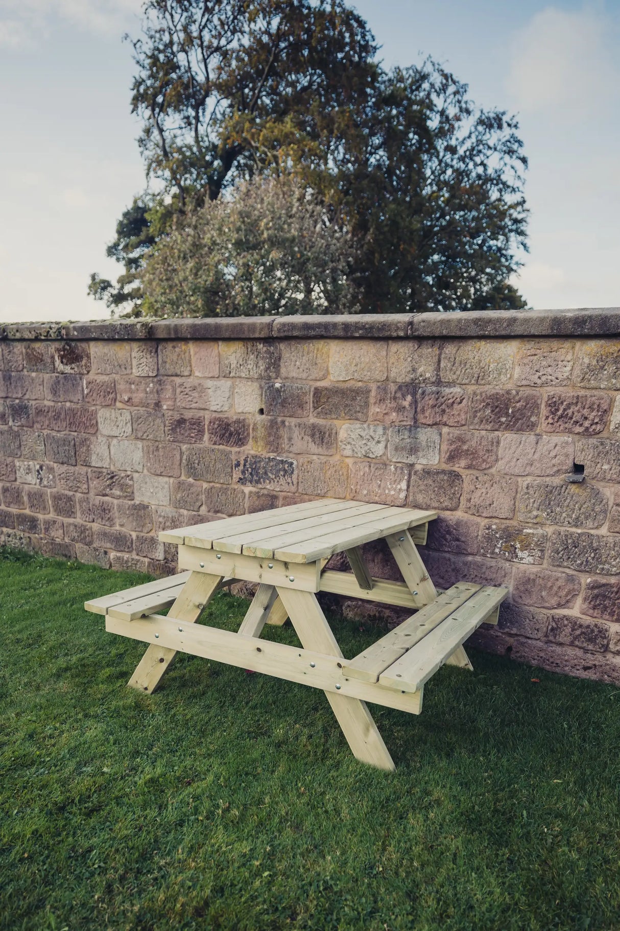 TRADITIONAL PICNIC TABLE 1395MM LONG