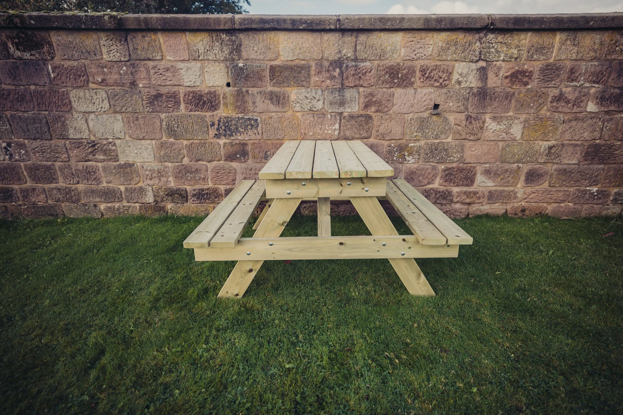 TRADITIONAL PICNIC TABLE 1395MM LONG