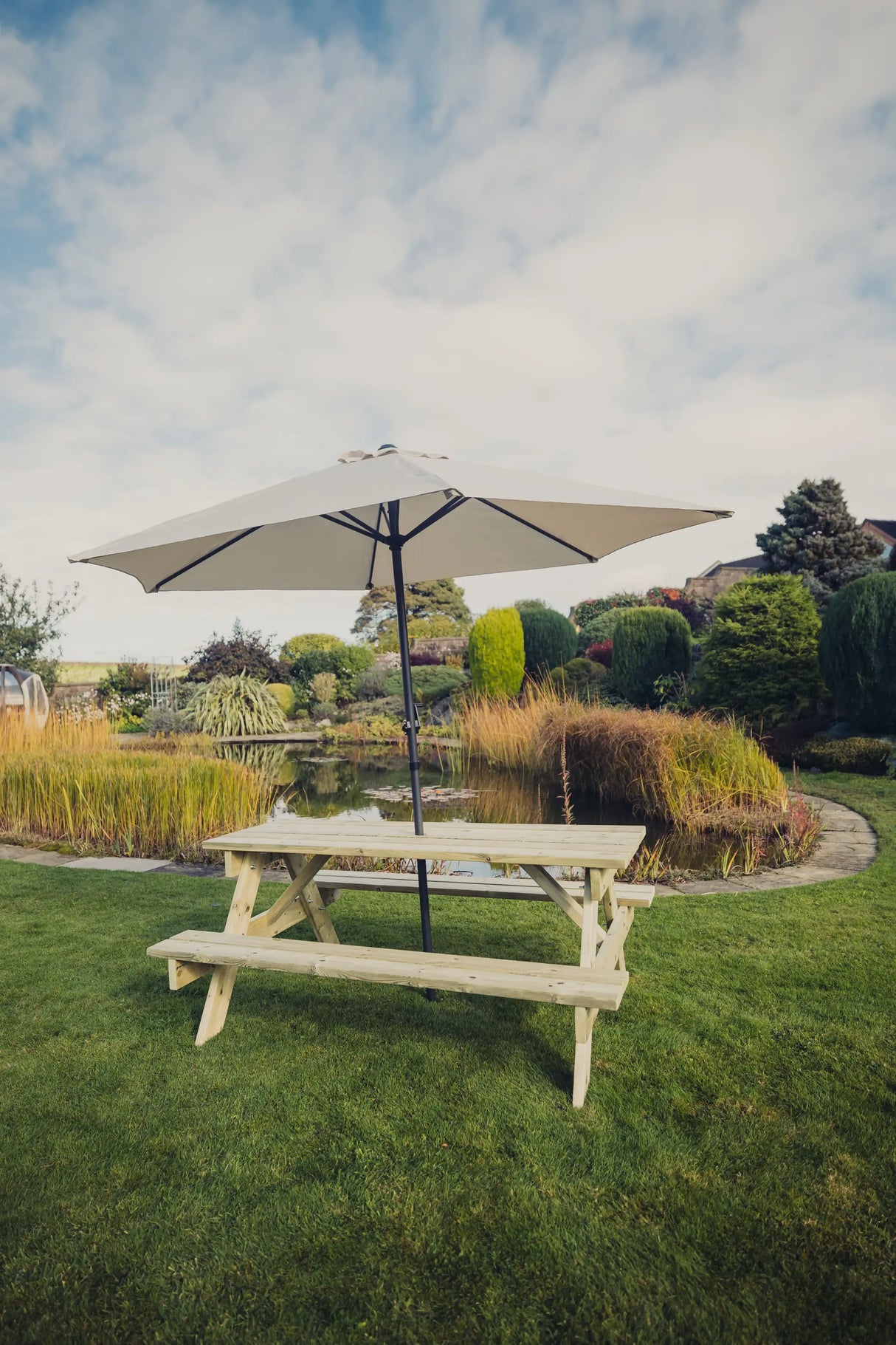 TRADITIONAL PICNIC TABLE 1795 MM LONG