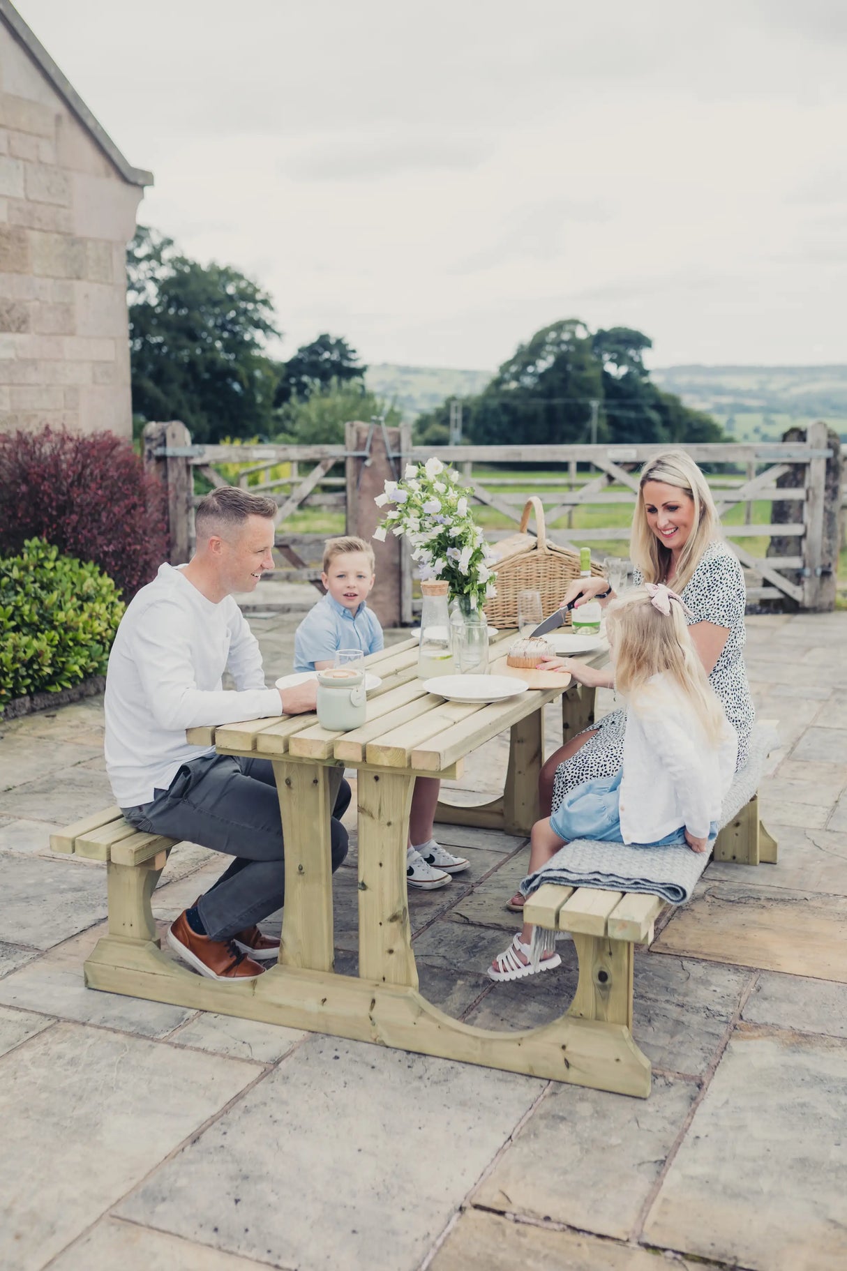 LUNAR PICNIC TABLE 1500