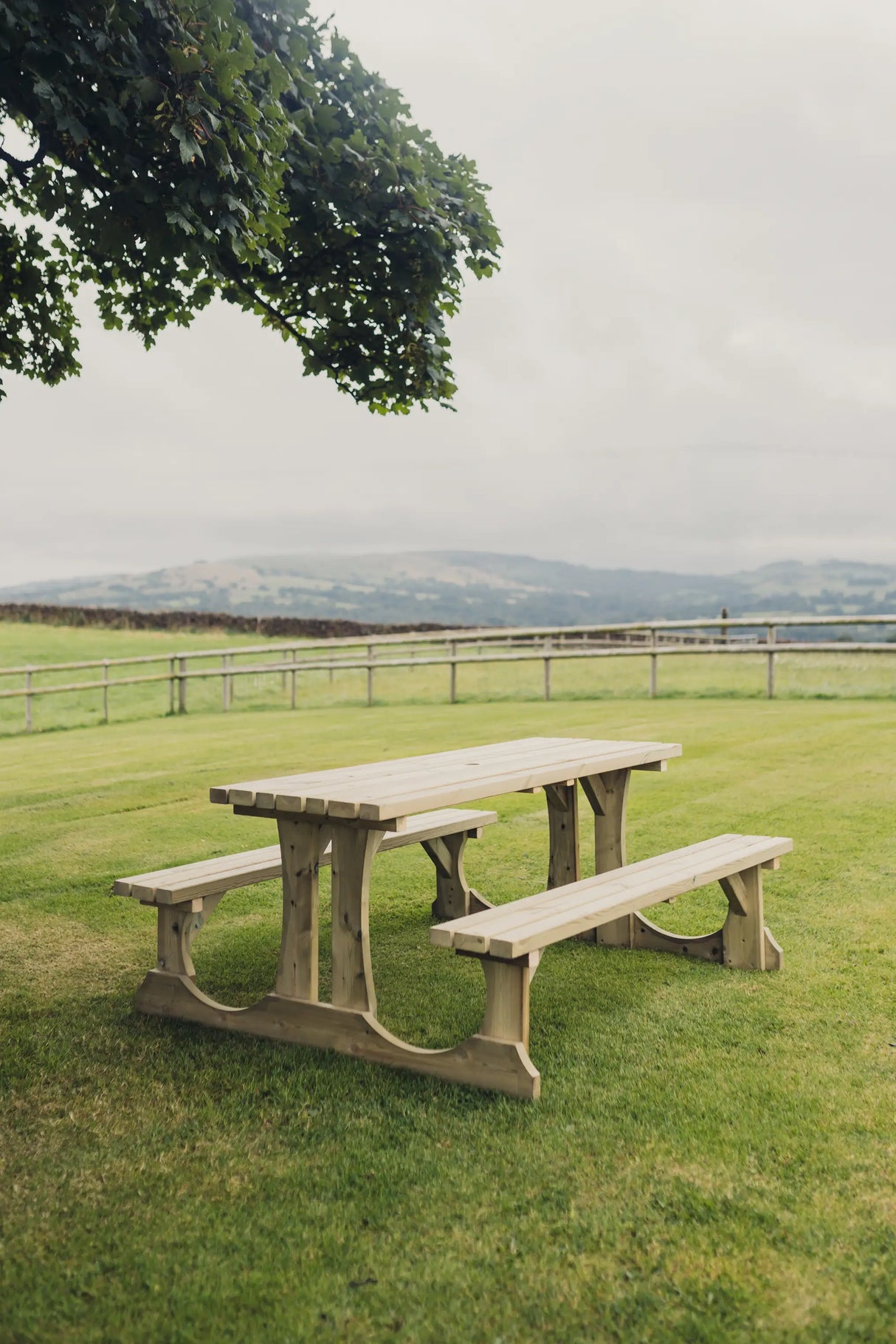 LUNAR PICNIC TABLE 1800