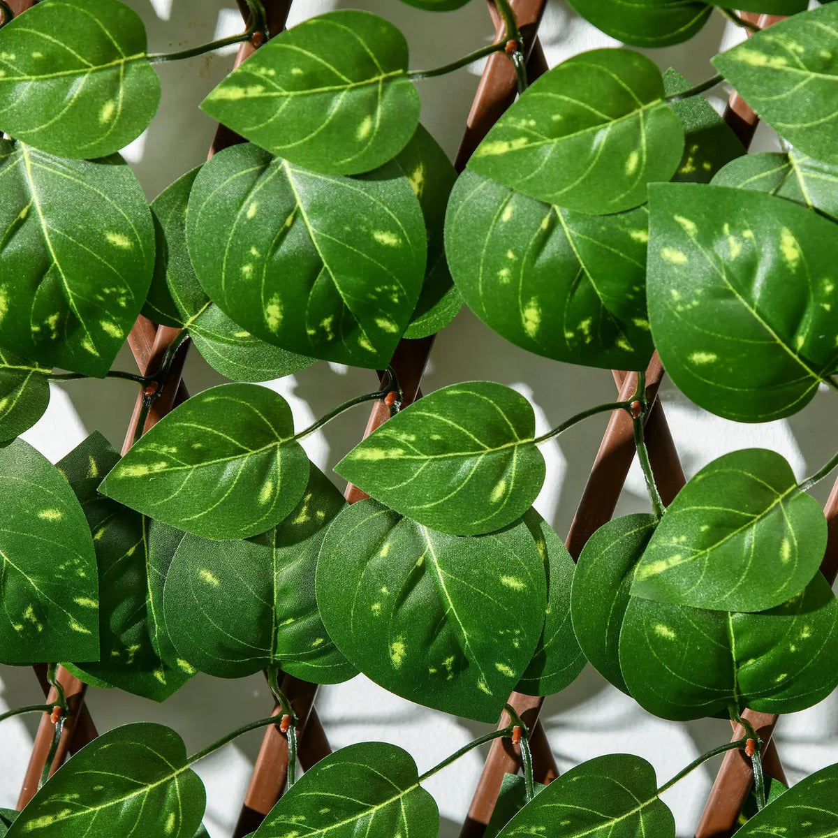 Outsunny Set of 2 Expandable Artificial Trellis Hedges Realistic Leaf Privacy Screen, 2 x 1 m