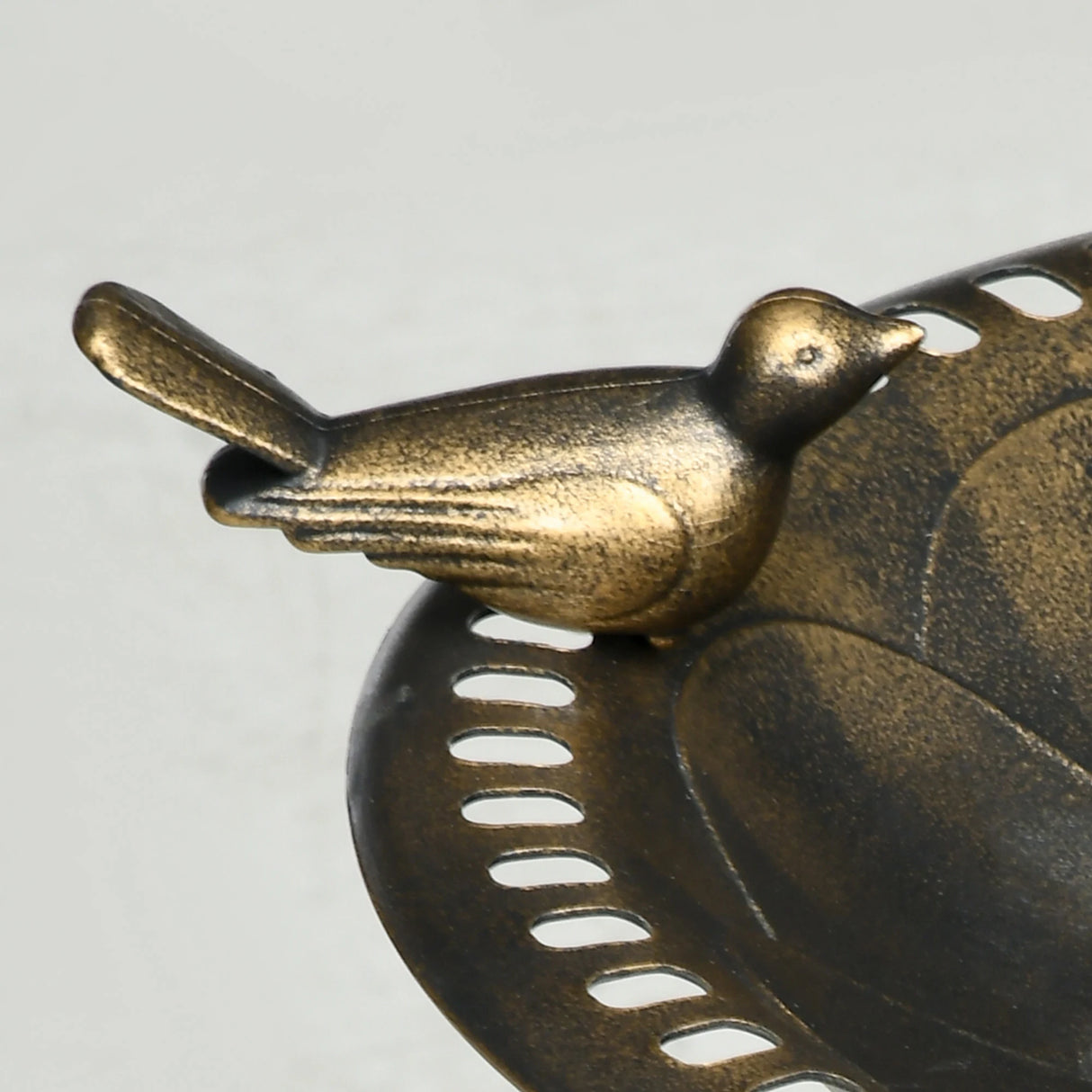 Outsunny 72cm Tall Antique Bird Bath for Garden, Vintage Style Birdbath with Bird Decoration and Flower Planter Base, Bird Bath Bowl for Outdoor, Bronze Tone