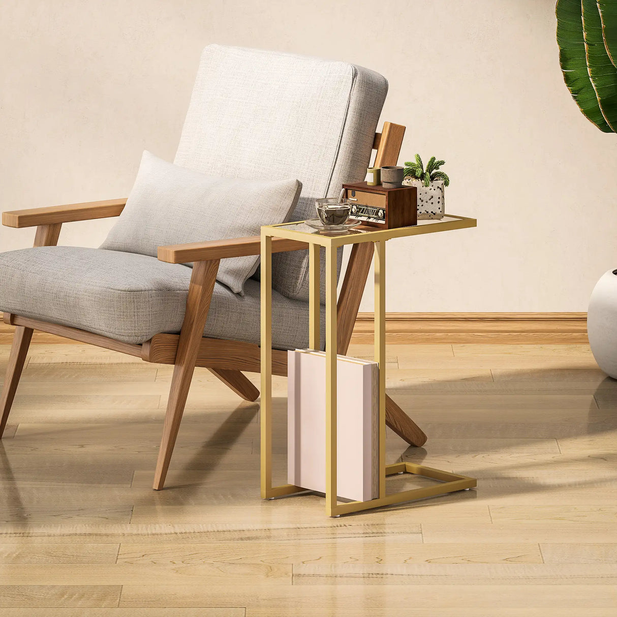 HOMCOM C-Shaped Side Table, Modern Slim End Table with Tempered Glass Tabletop, Steel Frame for Small Space, Living Room, Bedroom, Gold Tone