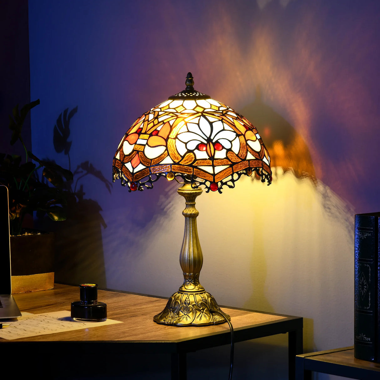 HOMCOM Stained Glass Table Lamp, Handcrafted Artisan Collectible, Suitable for Living Room and Bedside, Multi-Coloured, 25 x 45Hcm, Zinc Alloy.