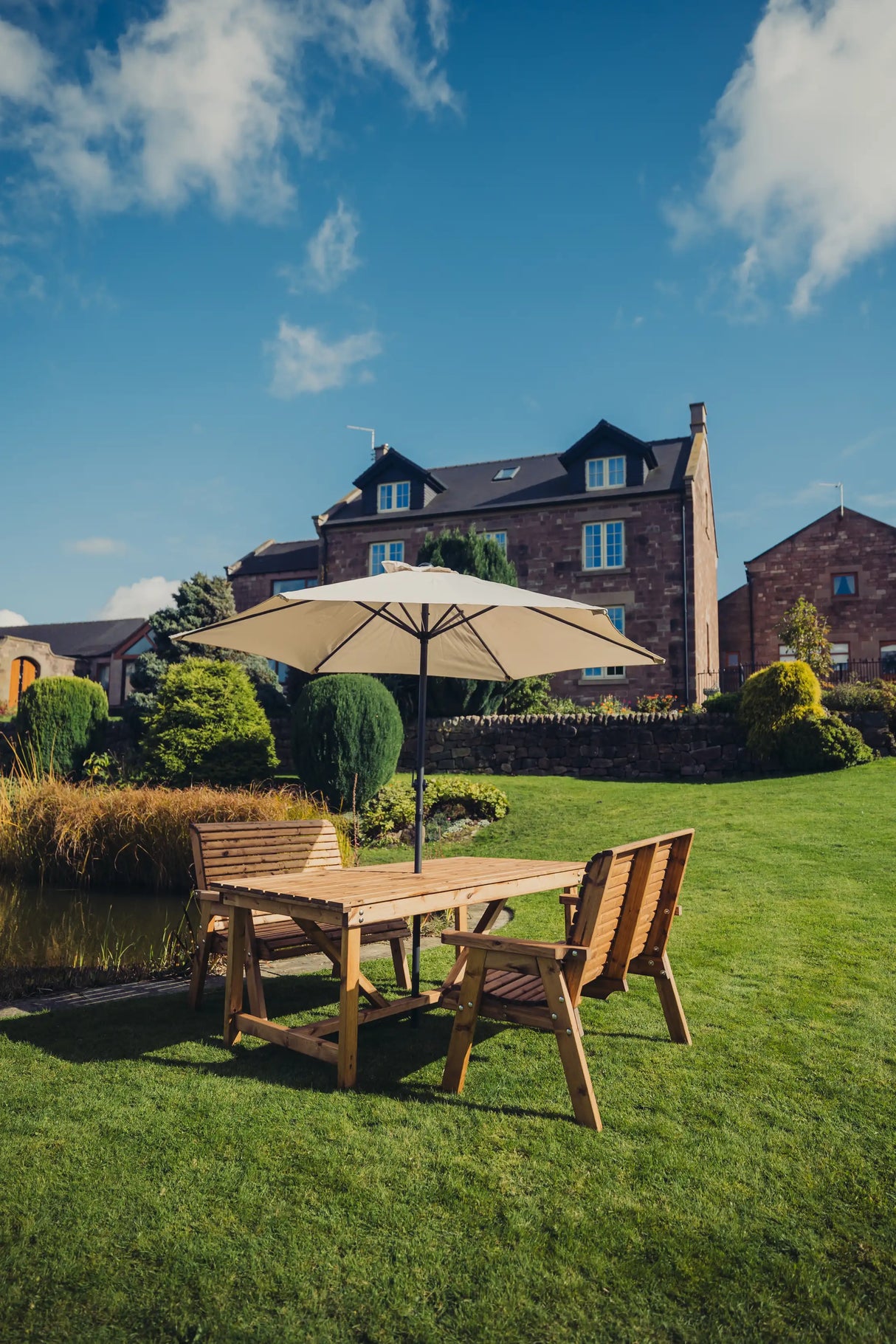 VALLEY 4 SEAT SET 2X2B 99CM TABLE