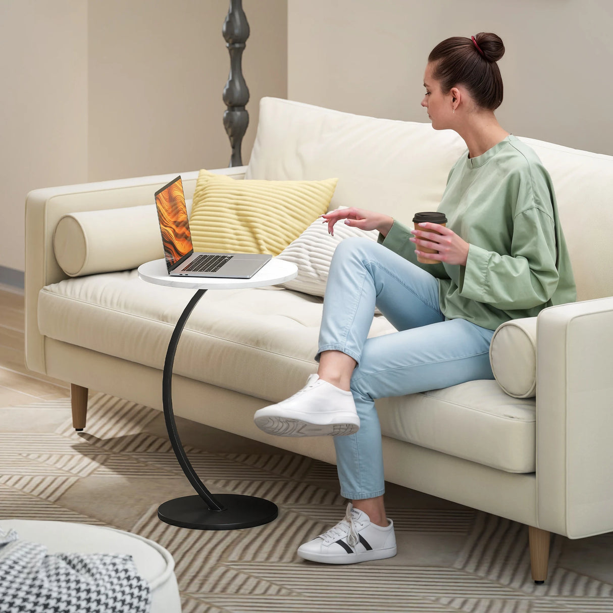 HOMCOM C Shaped Side Table, Round Bedside Table with Marble Effect Top, Modern Coffee Table Sofa End Table with Metal Frame for Living Room Bedroom Office, White