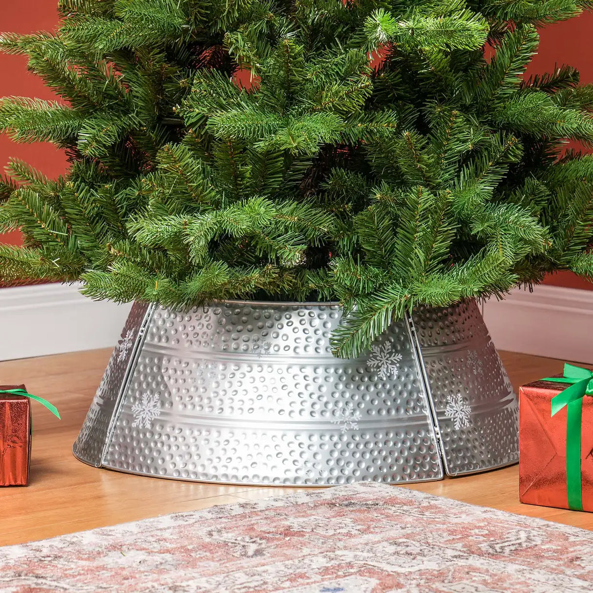 HOMCOM 66cm Hammered Steel Christmas Tree Base Collar